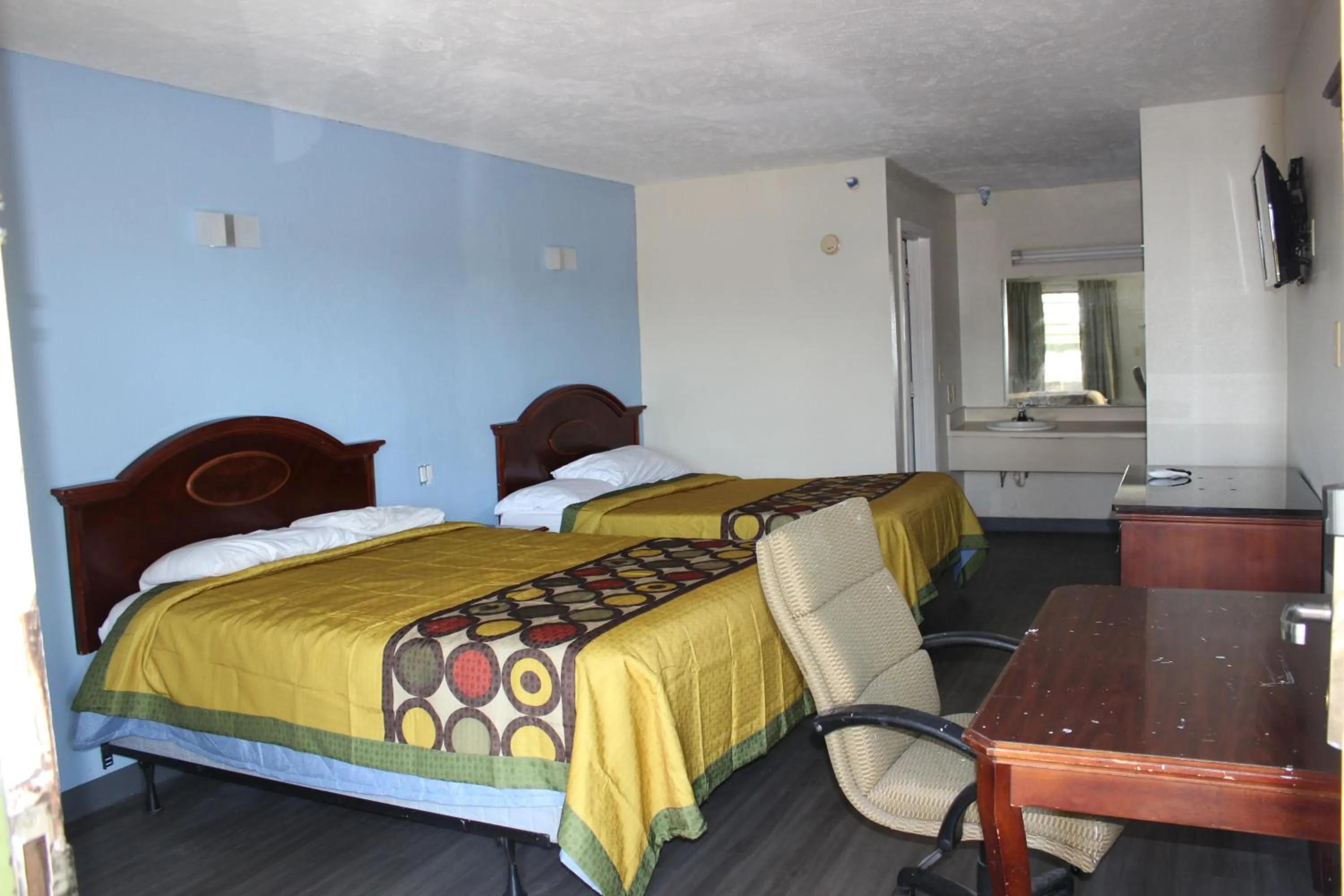 Double Room in Relax Inn Canton