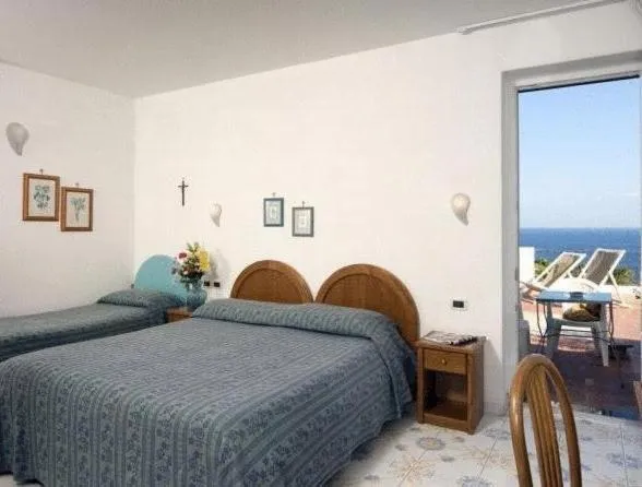 Quadruple Room with Sea View in Hotel Gemma
