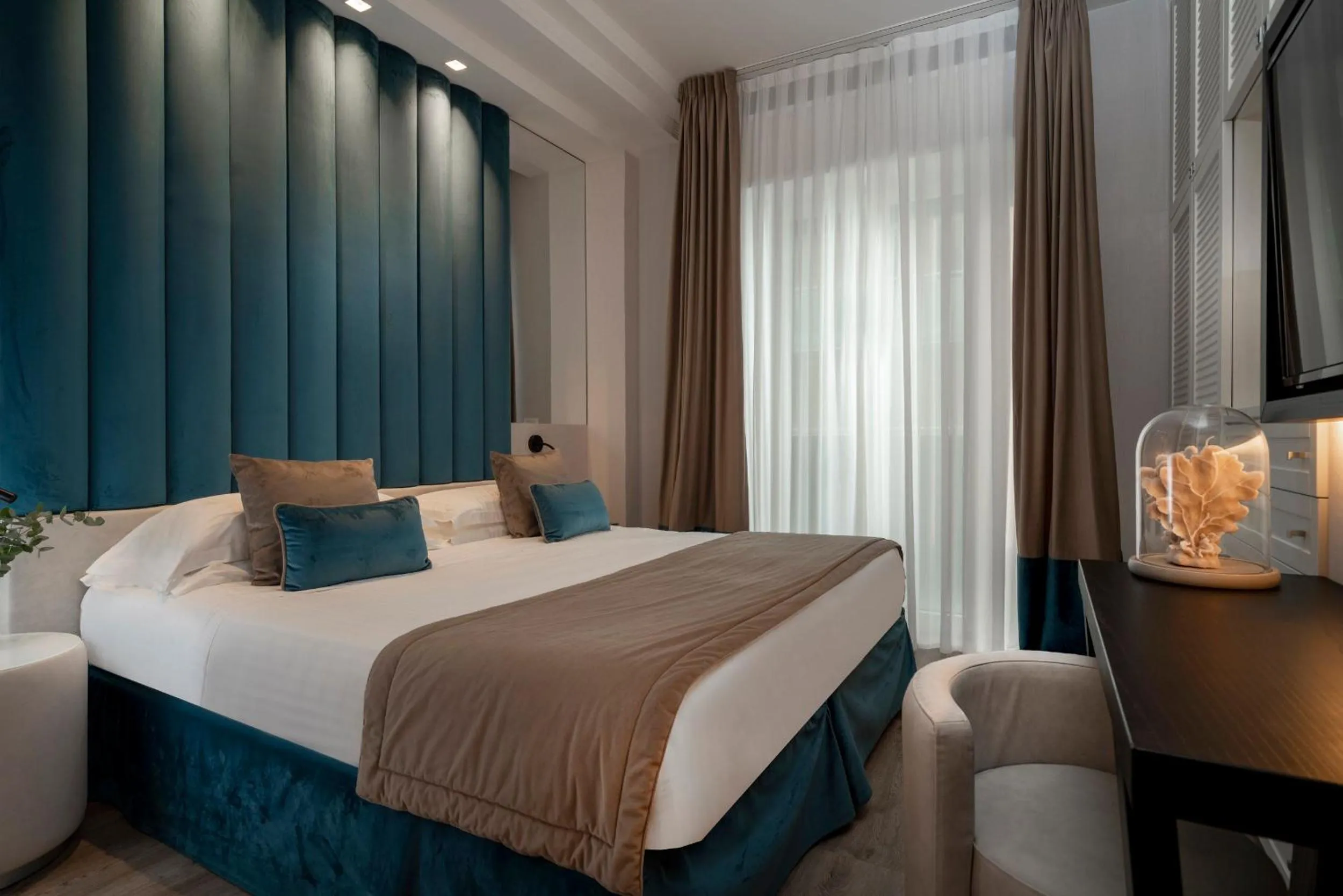 Double Room Classic Plus with Balcony with Partial Sea View - single occupancy in Hotel Lungomare