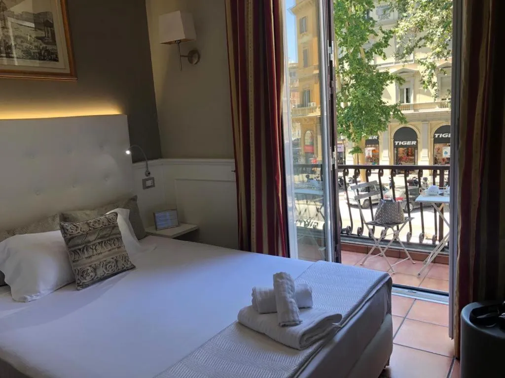 Double Room with Balcony in 207 Inn