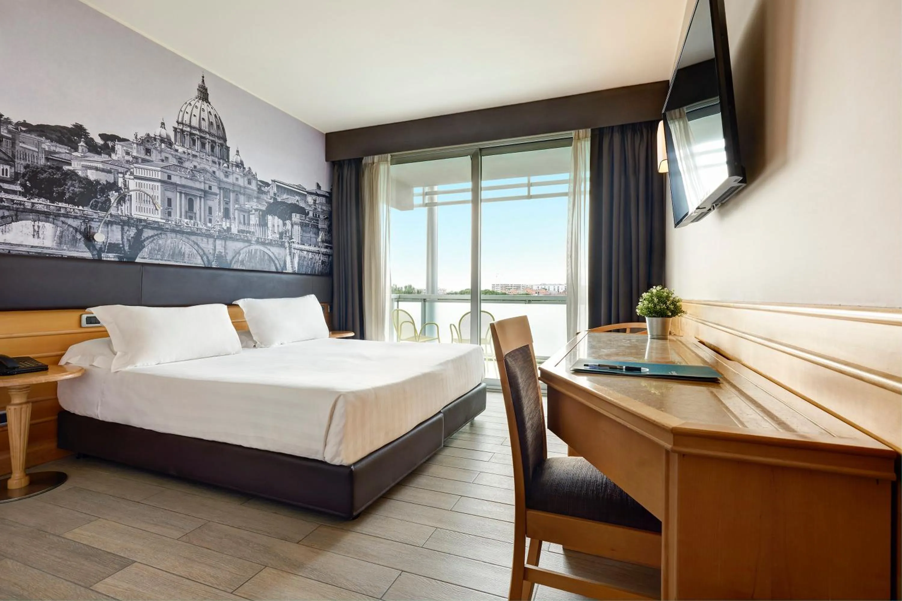 Triple Room with Balcony in Occidental Aran Park