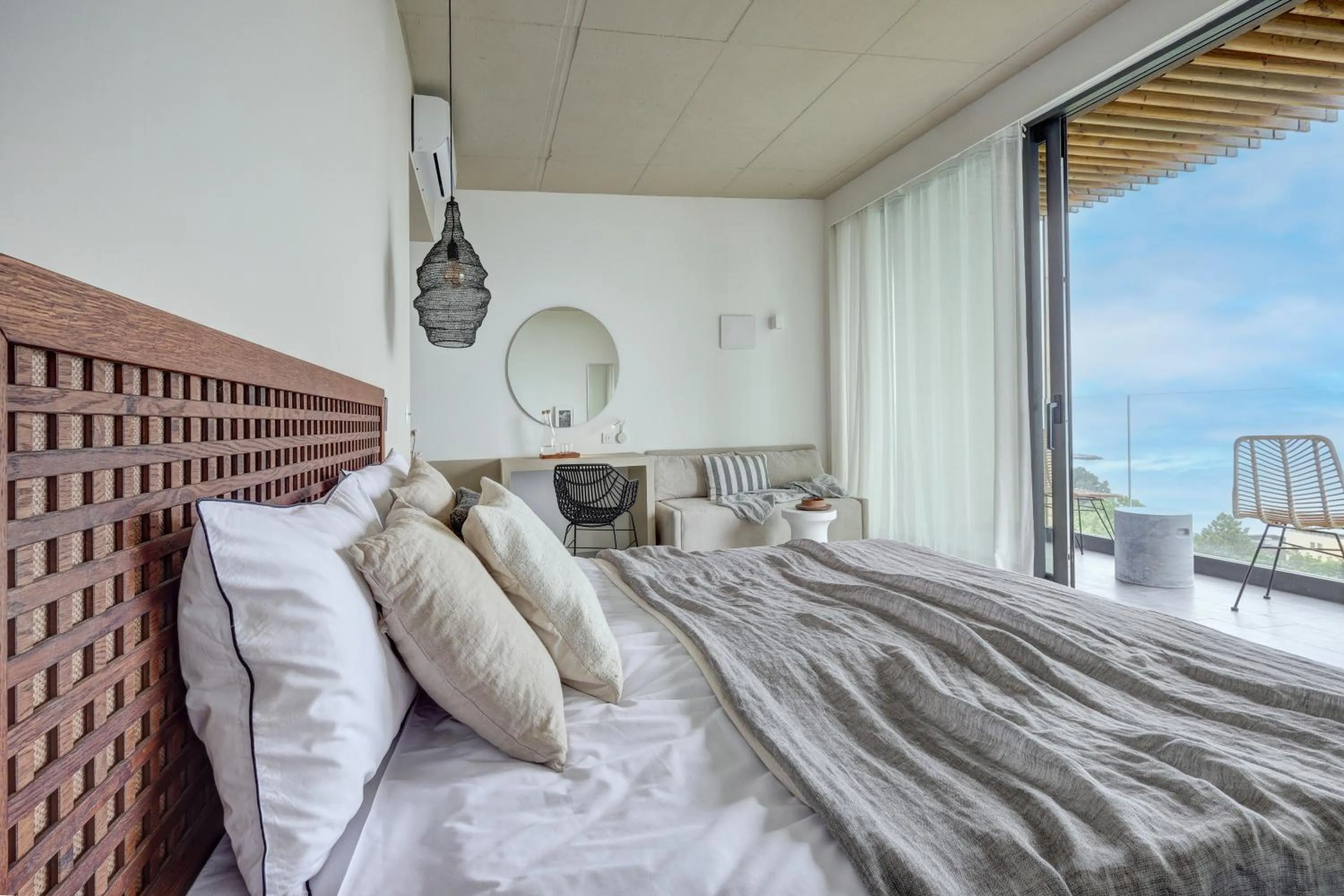 Two-Bedroom Suite in Umani Hotel - Free Beach - Free Parking