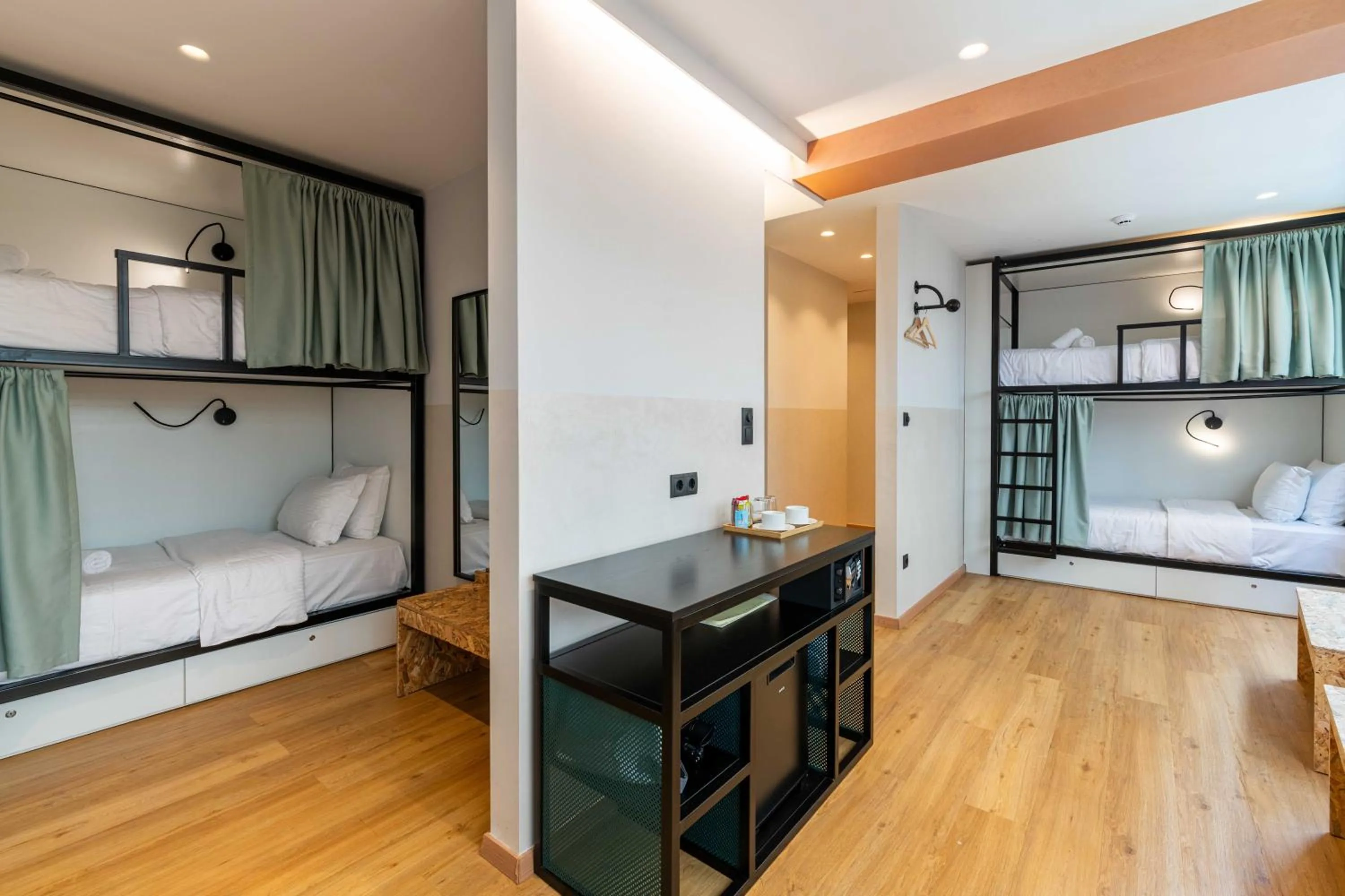 Economy Quadruple Room in PAREA Athens