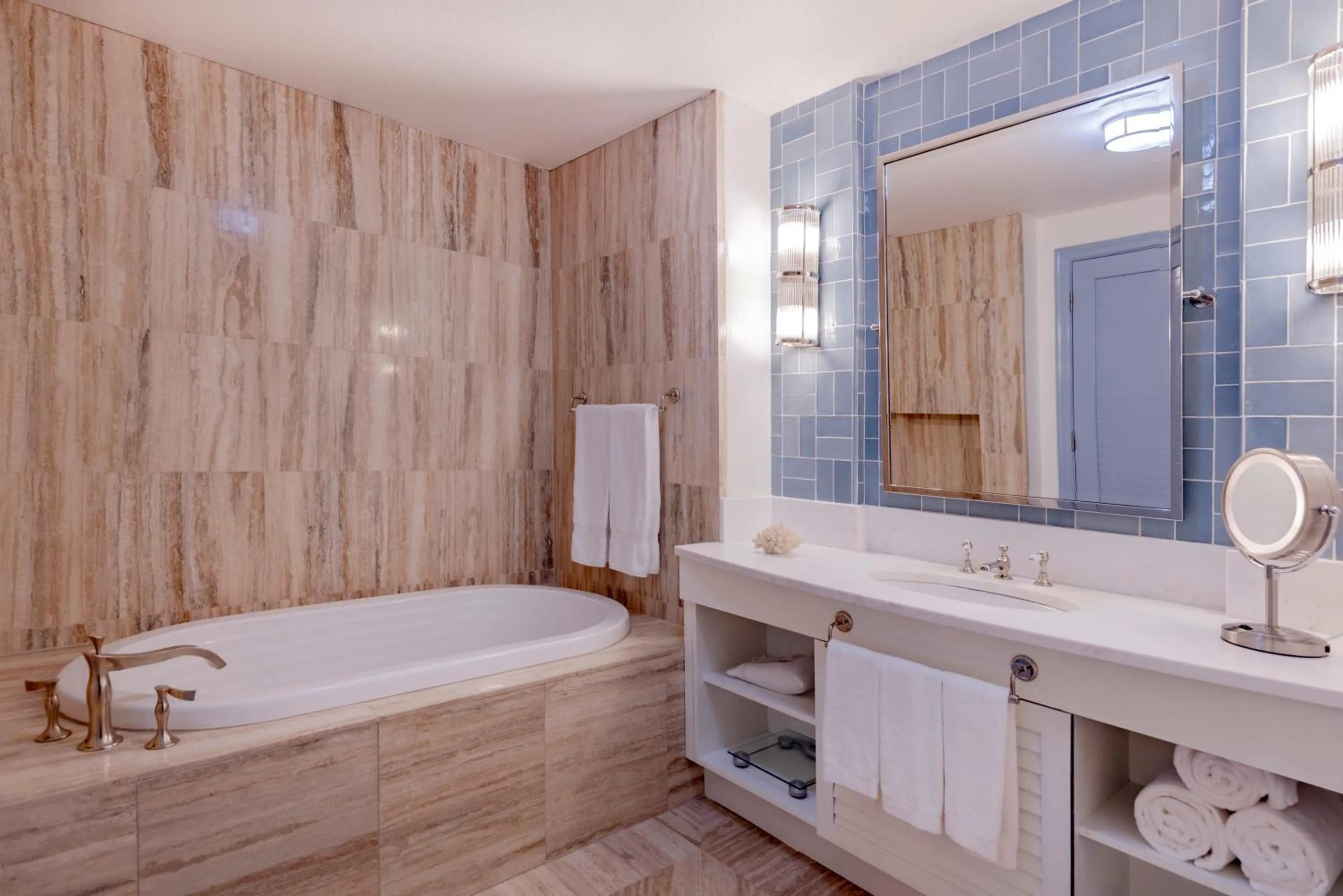 Deluxe Queen Room with Two Queen Beds and Balcony in The Seagate Hotel, Golf & Beach Club, Autograph Collection