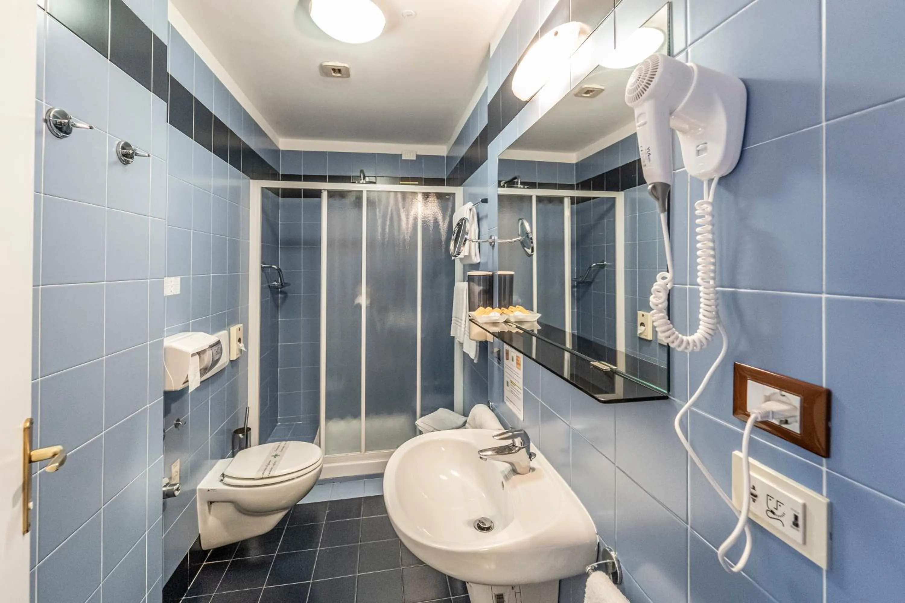 Standard Triple Room in Hotel Italia