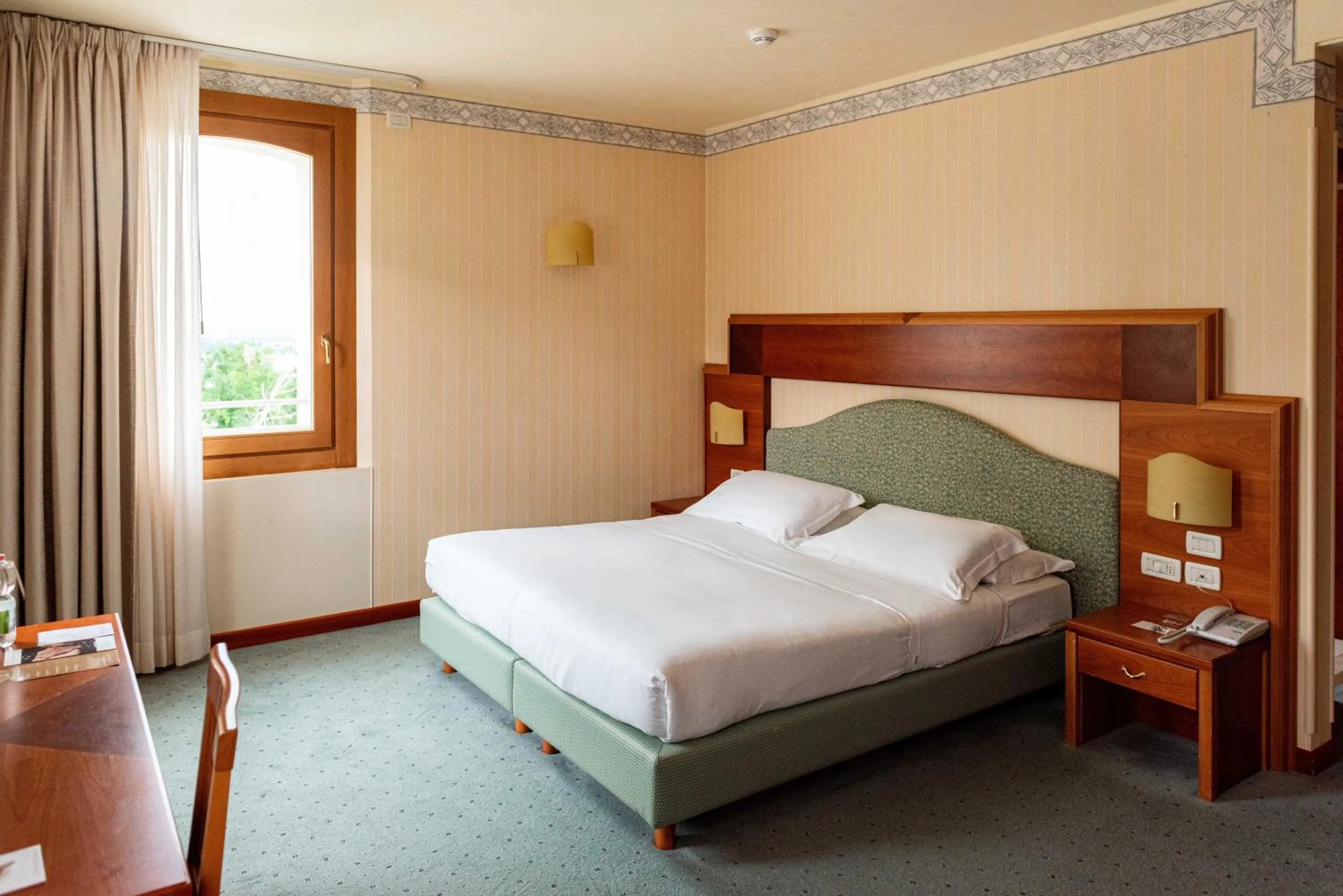 Superior Room in Phi Hotel Astoria