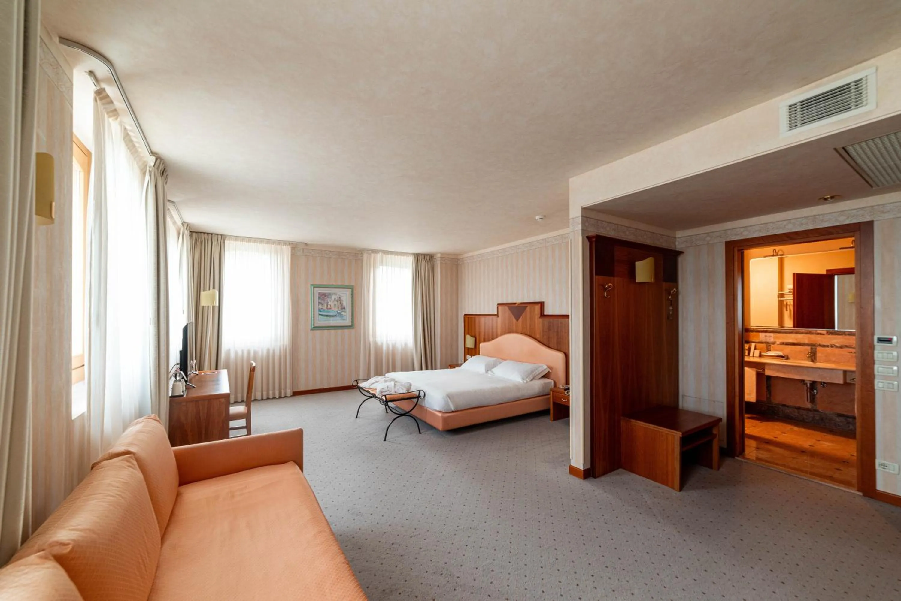 Family Junior Suite in Phi Hotel Astoria