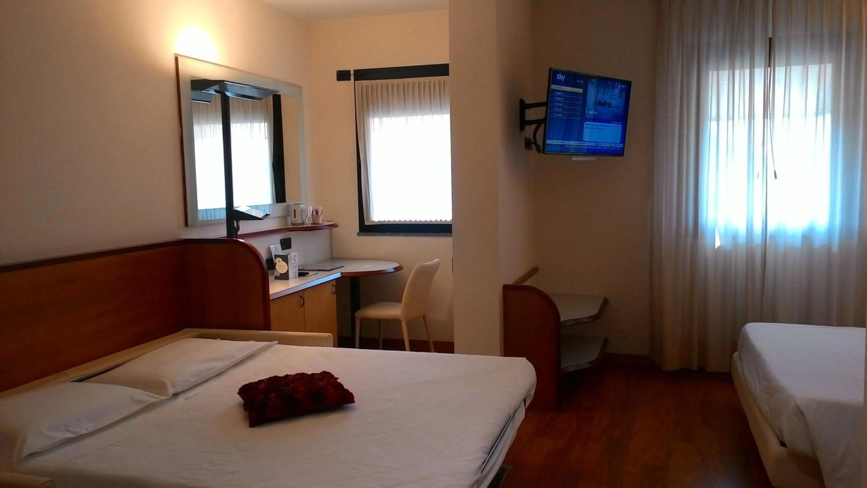 Family King Room with Sofa Bed in Best Western Hotel Solaf