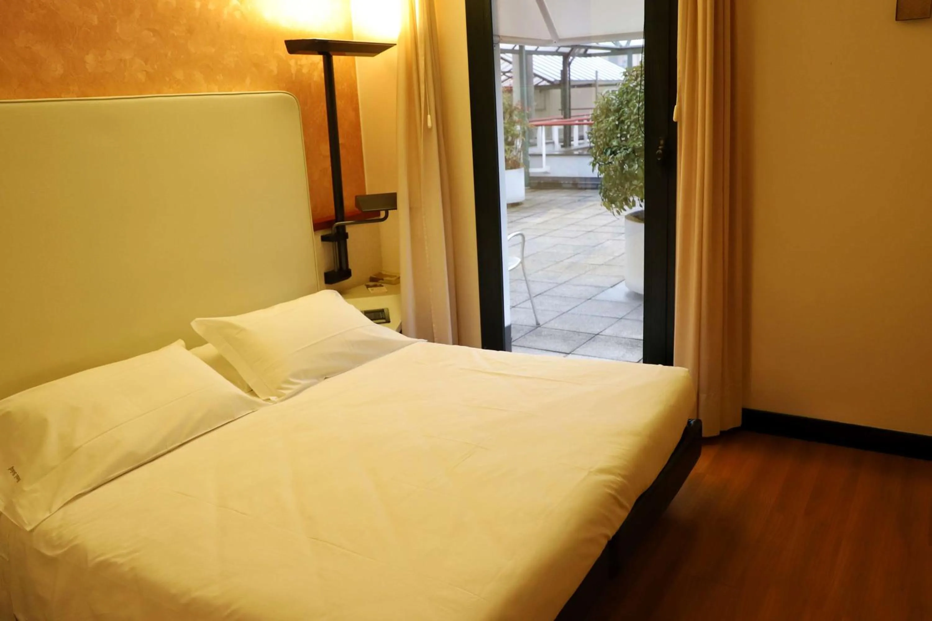 Standard King Room - single occupancy in Best Western Hotel Solaf