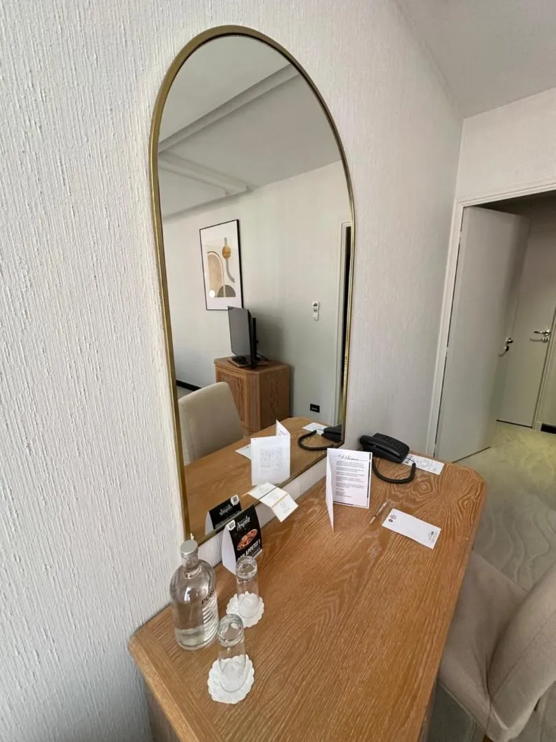 Junior King Suite with Sofa Bed - Non-Smoking in Best Western Plus Le Picardy