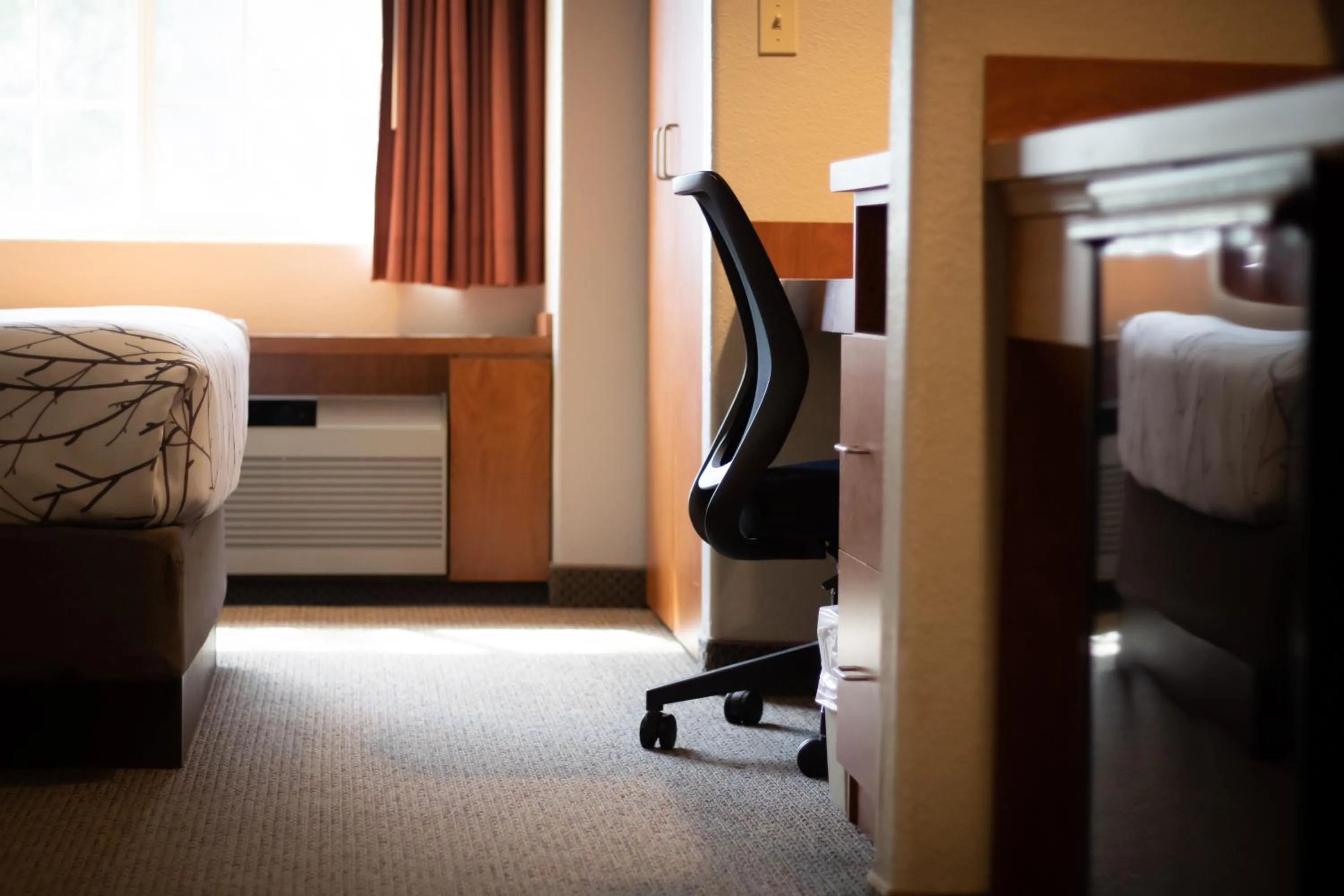 Queen Room in Monument Inn & Suites