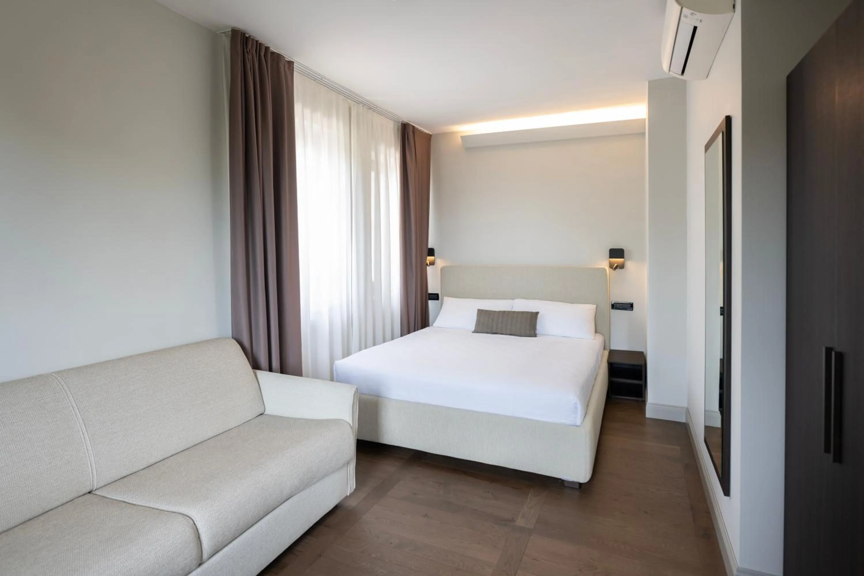 Superior Double Room in Hotel Carlton