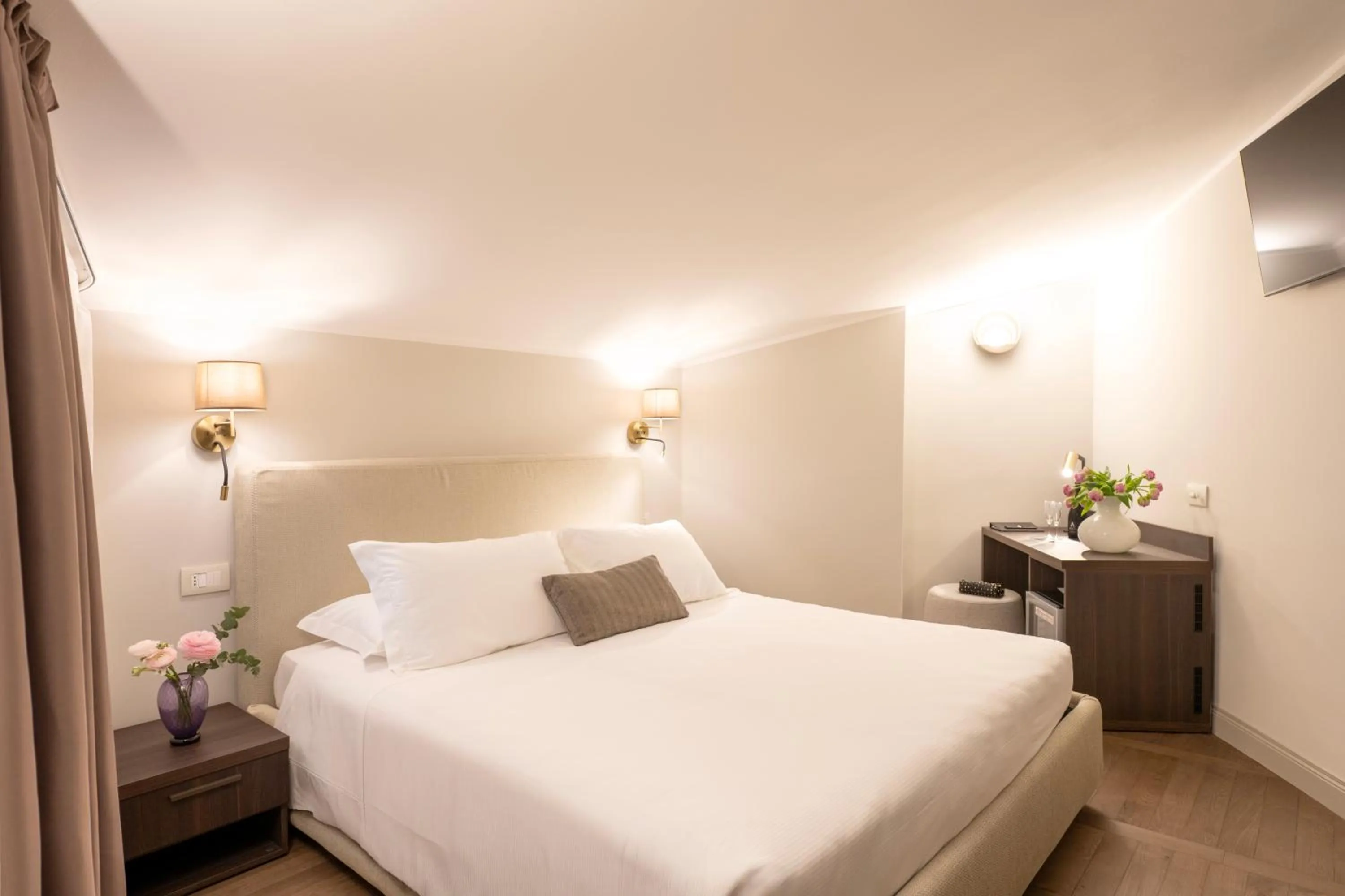 Standard Single Room - single occupancy in Hotel Carlton