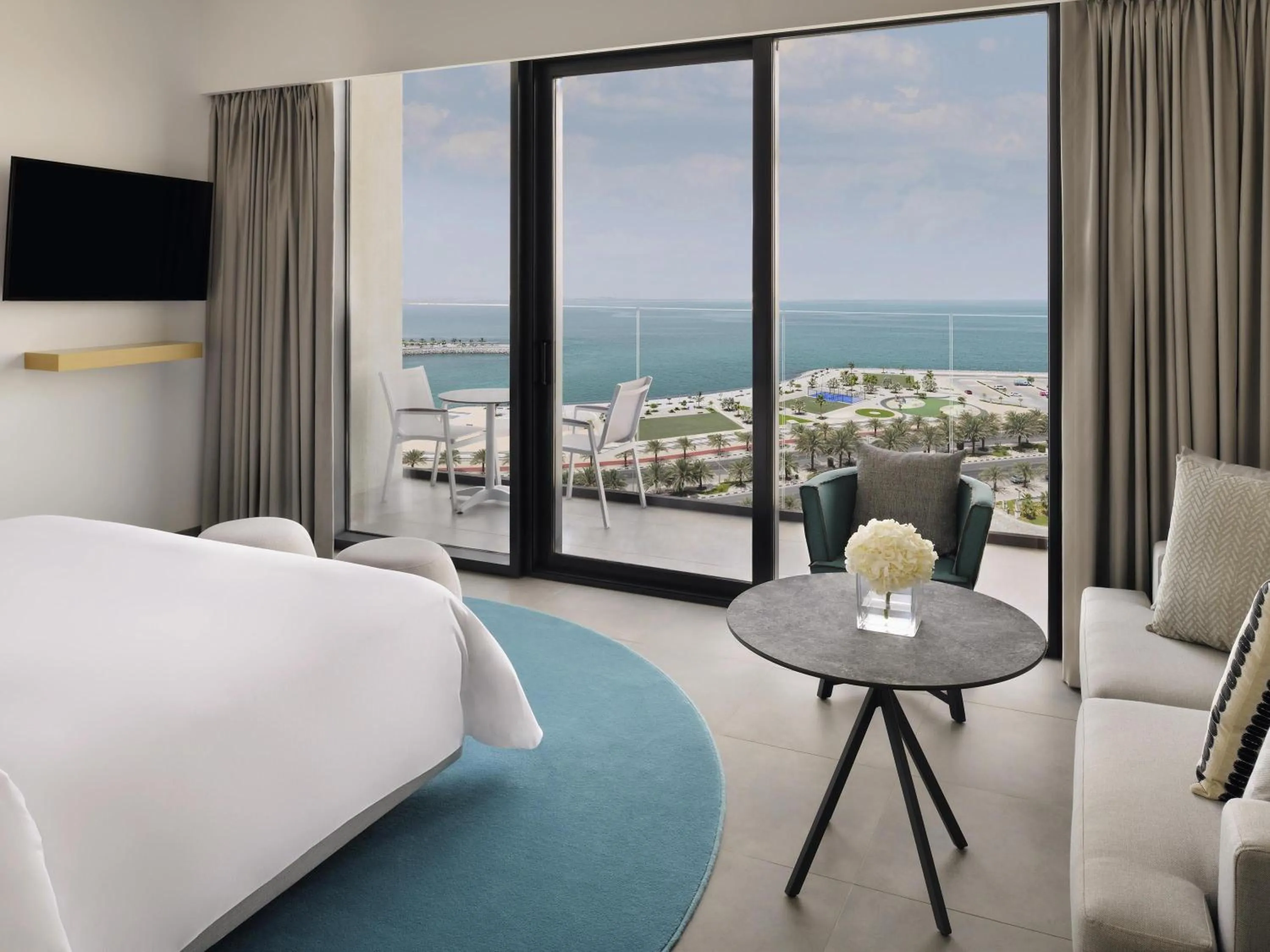 Premium King Room with Beach and Pool in Mövenpick Resort Al Marjan Island
