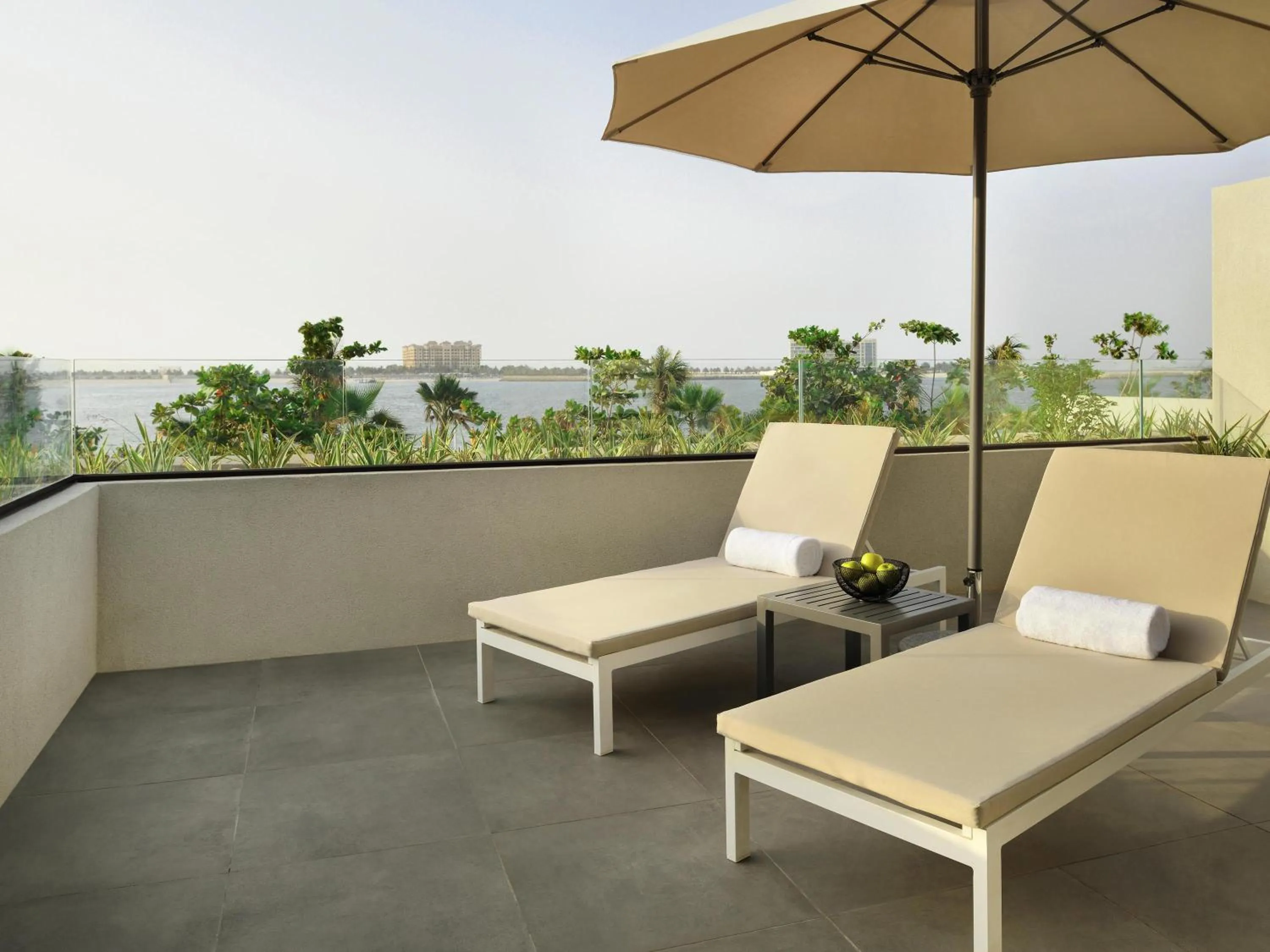 Beachfront Junior Suite with Private Terrace in Mövenpick Resort Al Marjan Island
