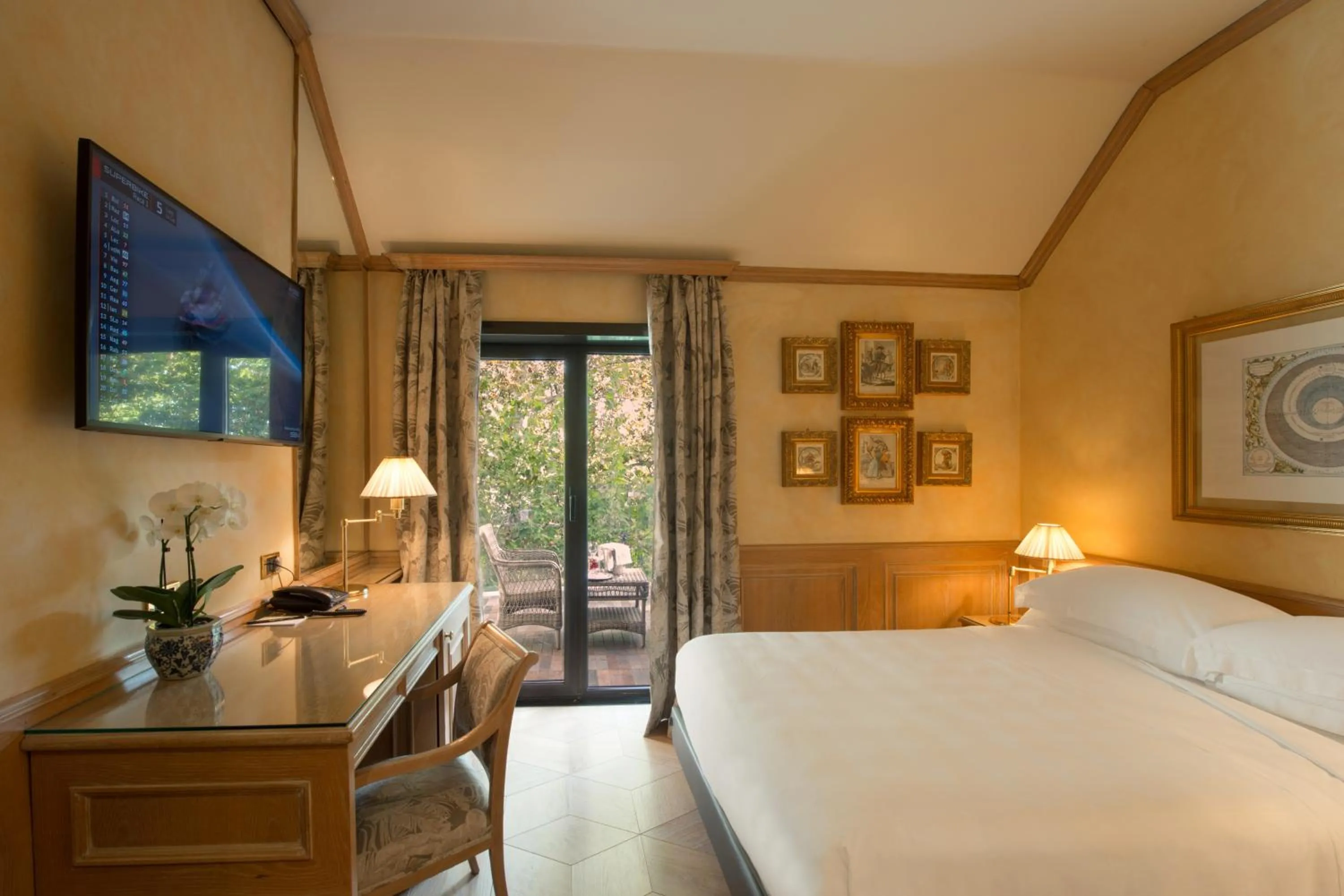 Single Room French Bed in Hotel de la Ville Monza - Small Luxury Hotels of the World