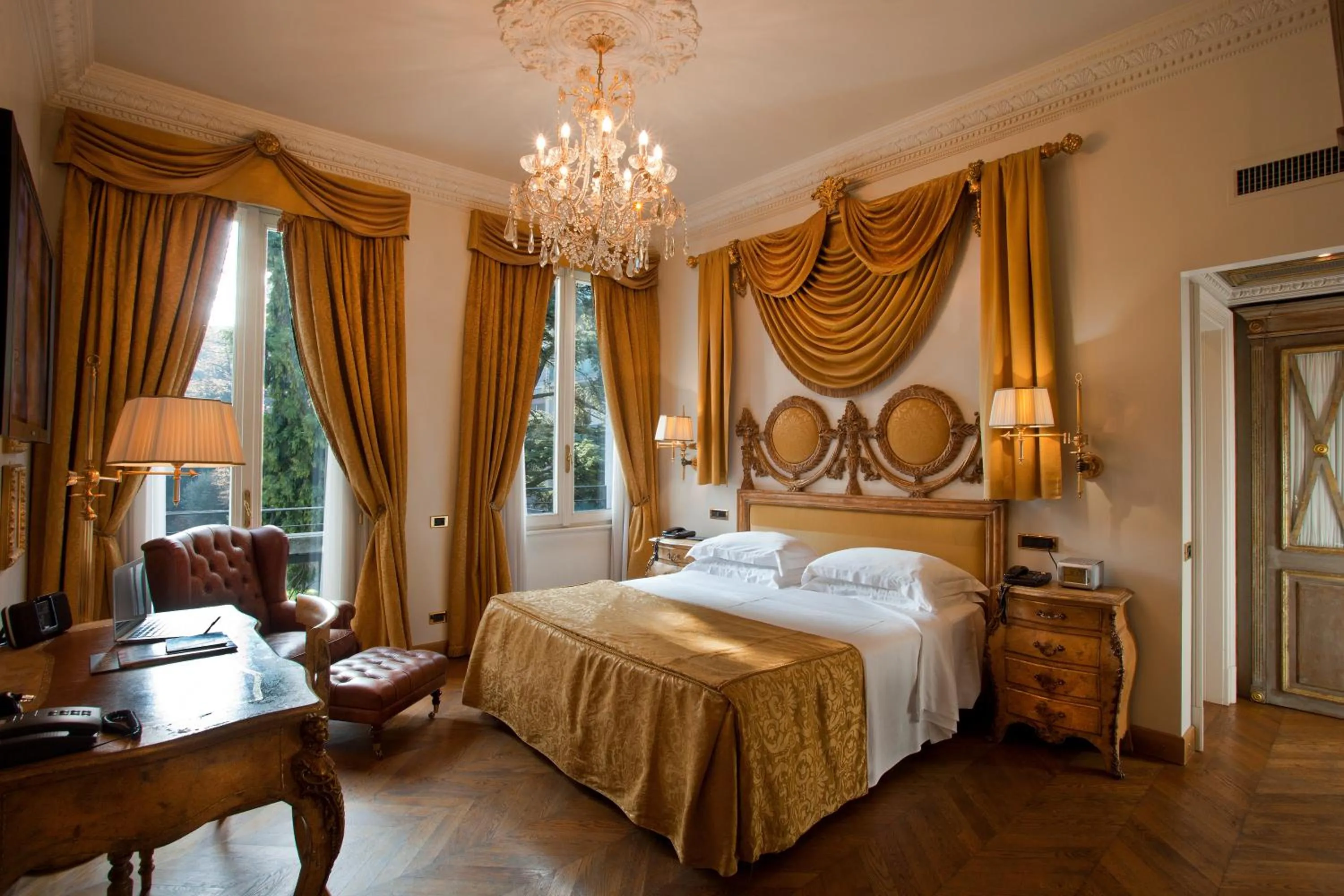 Deluxe Double Room in Hotel de la Ville Monza - Small Luxury Hotels of the World