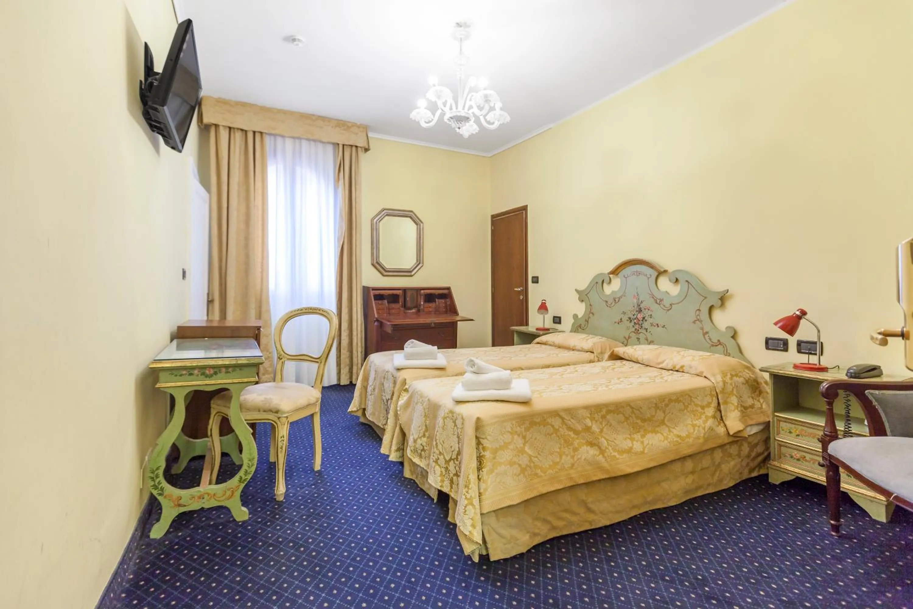 Superior Double or Twin Room in Hotel Malibran
