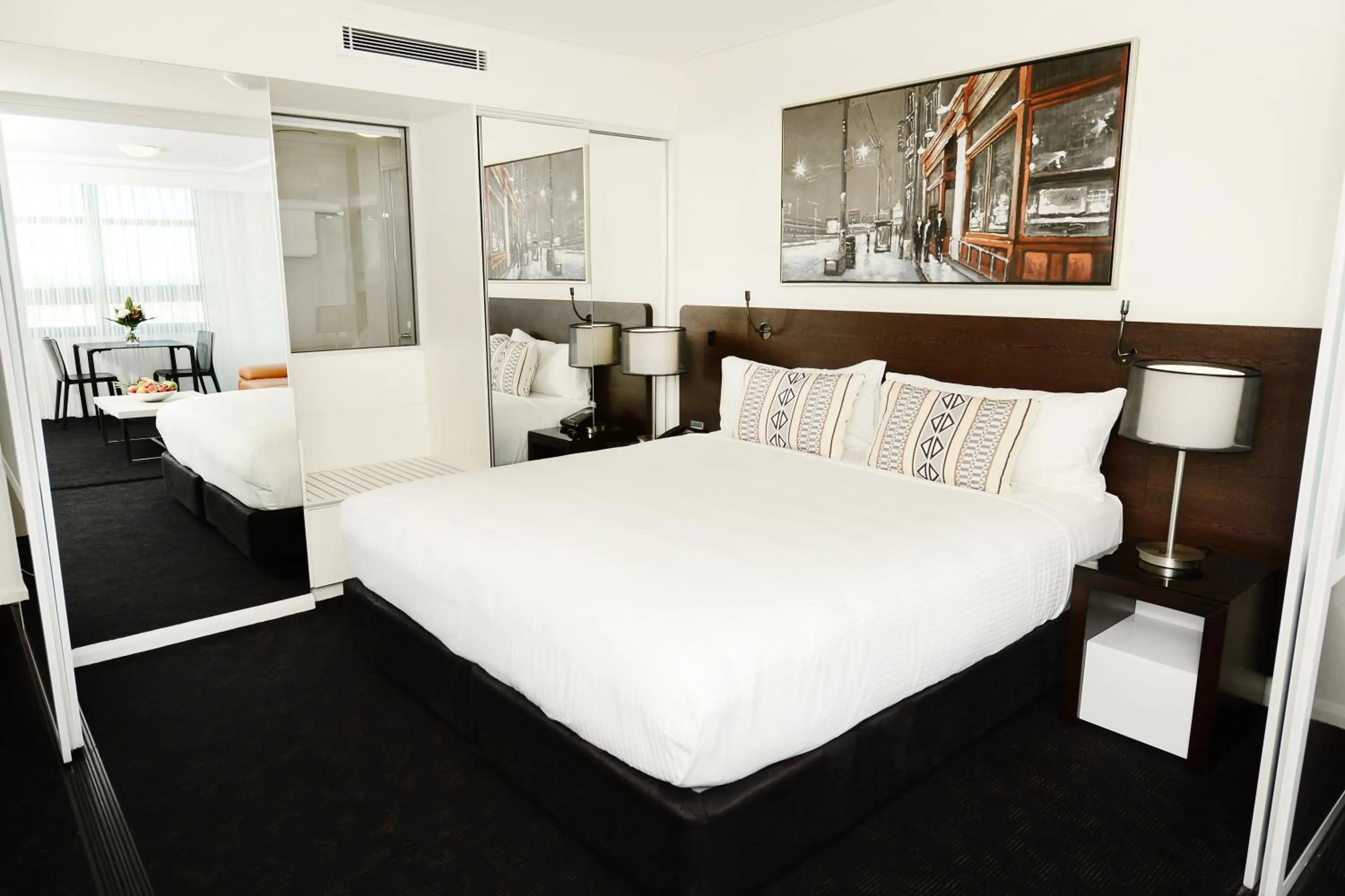 Executive One-Bedroom Apartment in Oaks Gladstone Grand Hotel