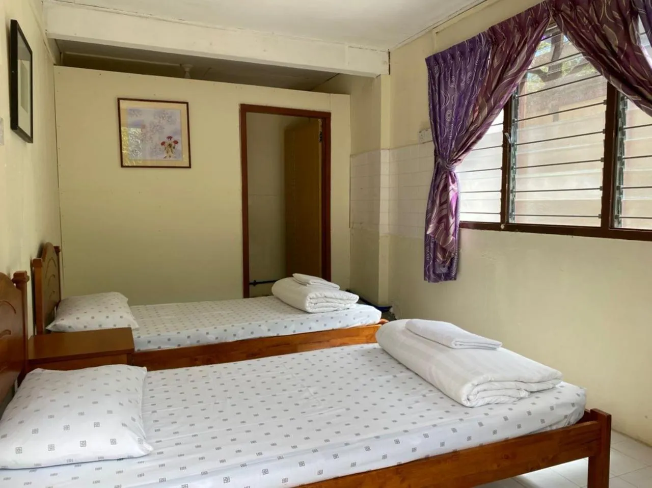 Budget Twin Room in Mile 36 Lodge