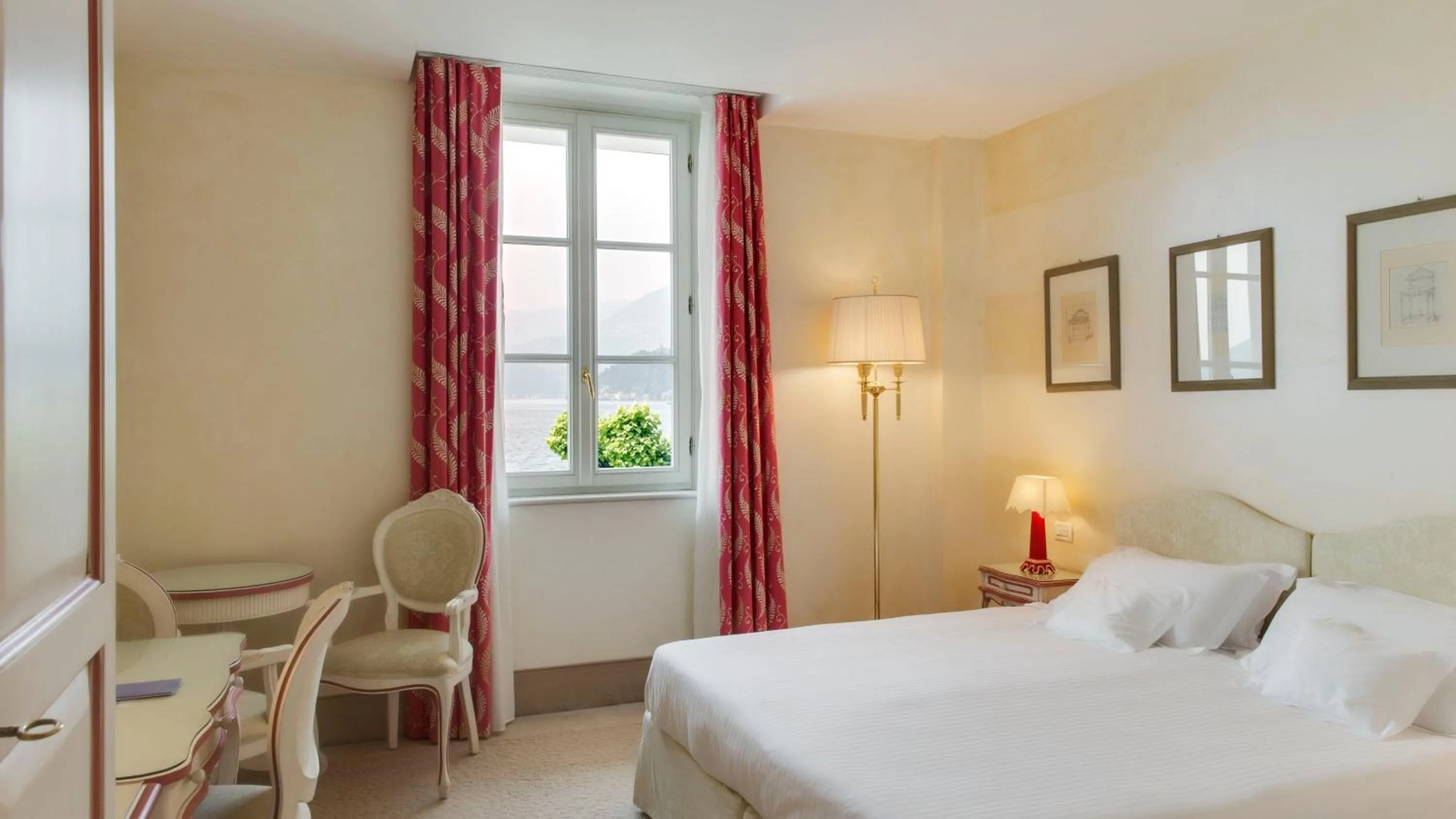 Double Room with Lake View in Hotel Rivalago