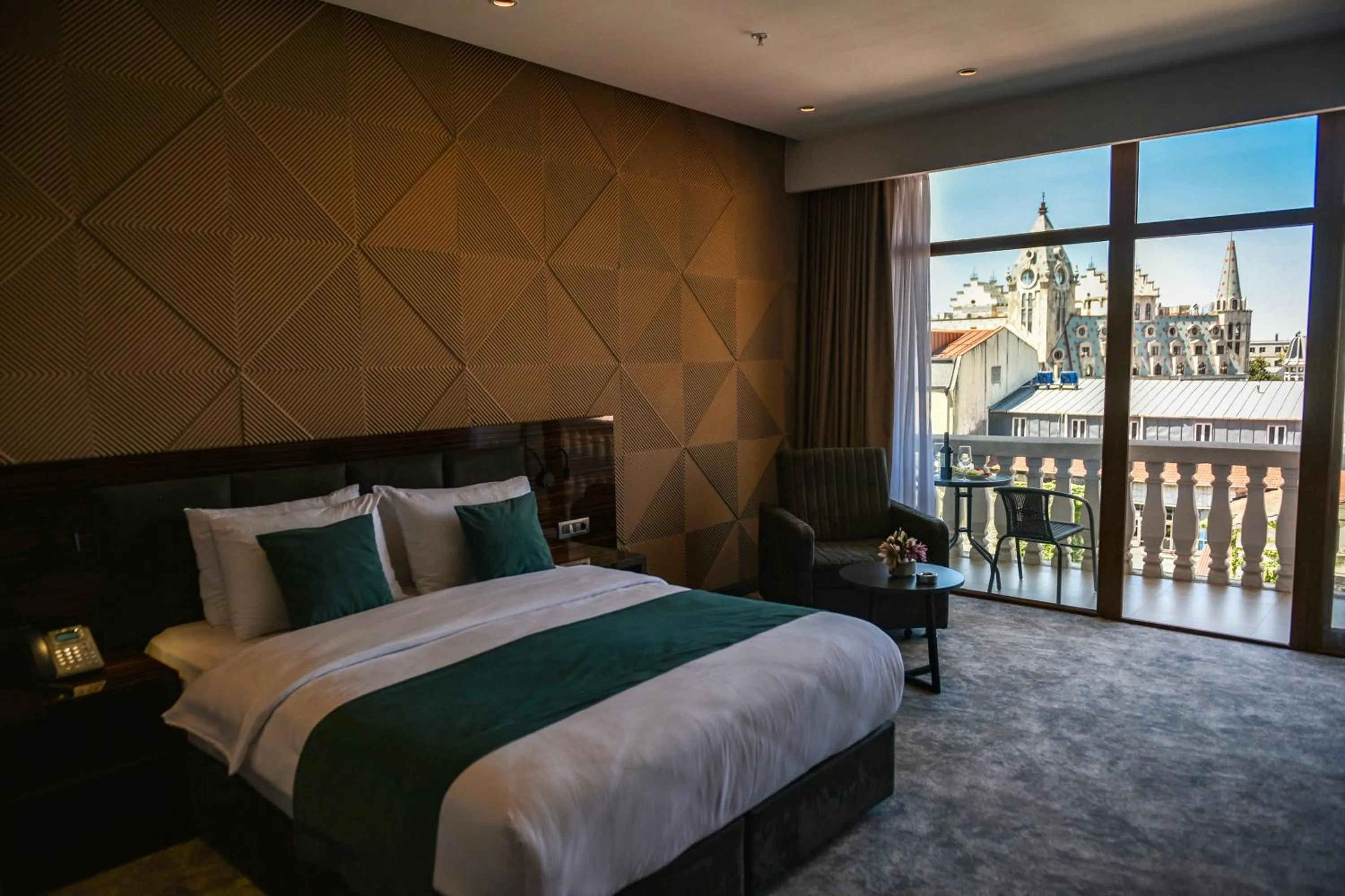 Deluxe King Room in Hotel Monarch