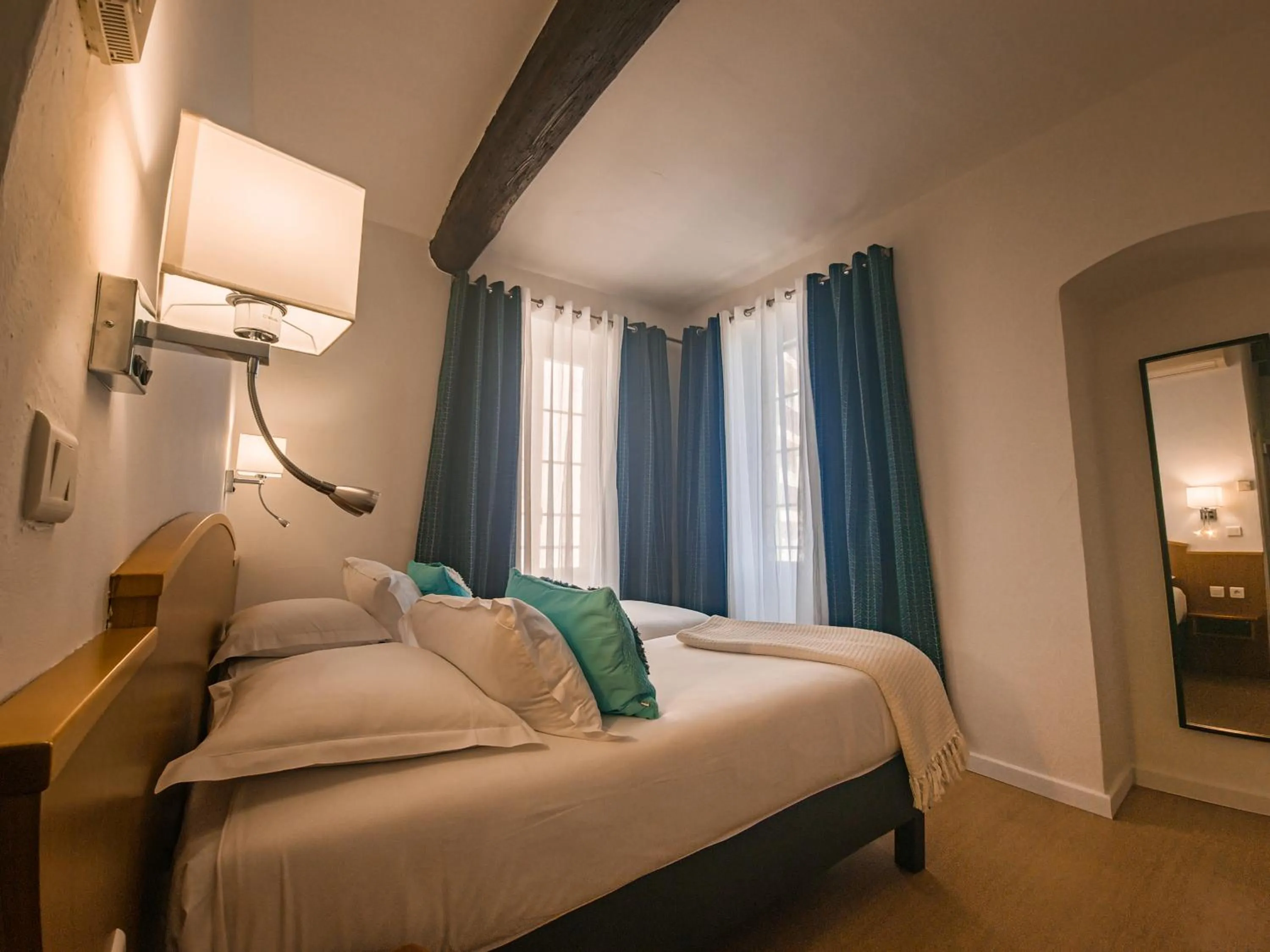 Comfort Twin Room with Sea View in Hôtel Posta Vecchia