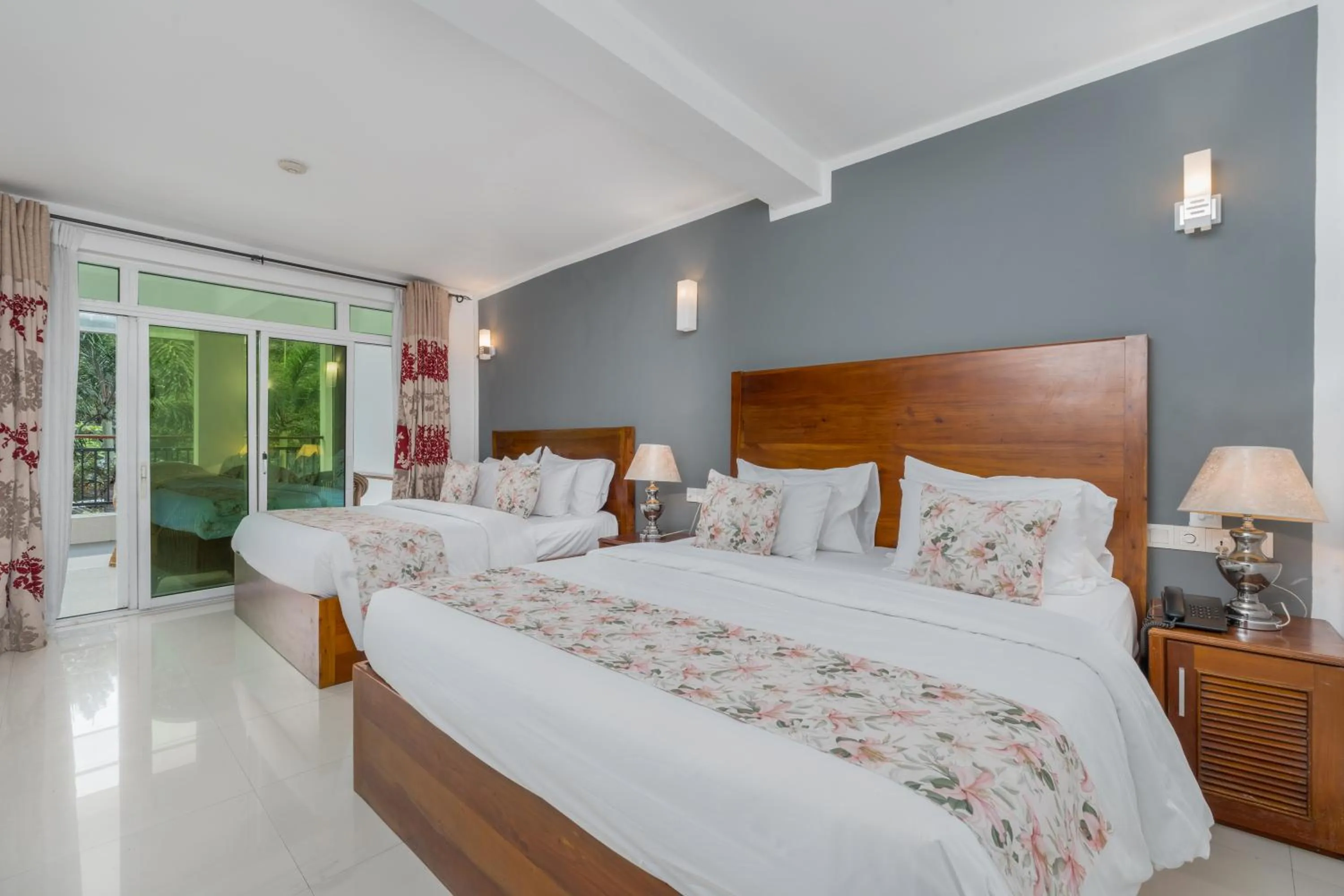 Deluxe Family Room in Hotel Travellers Nest Kandy