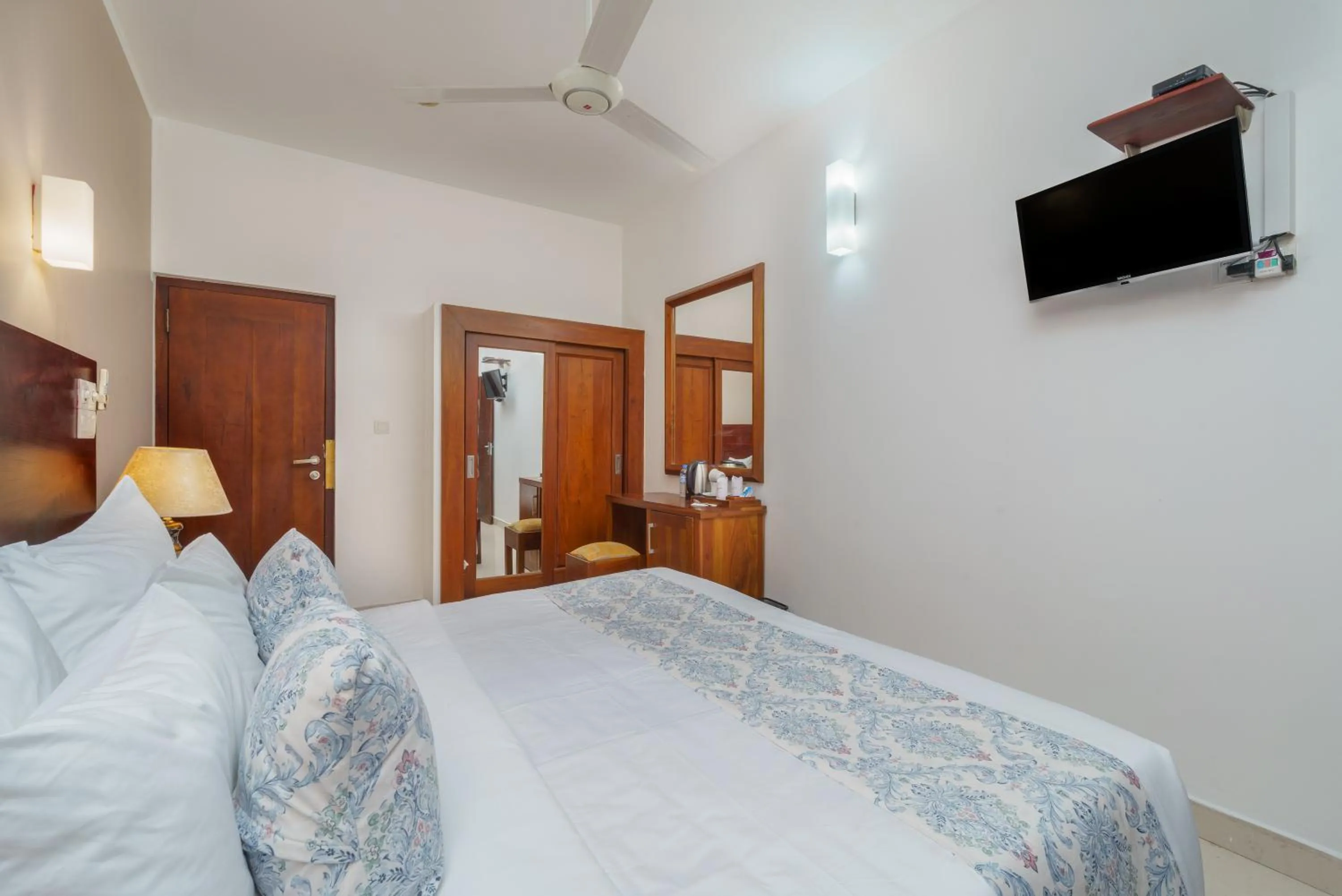 Deluxe Double Room in Hotel Travellers Nest Kandy