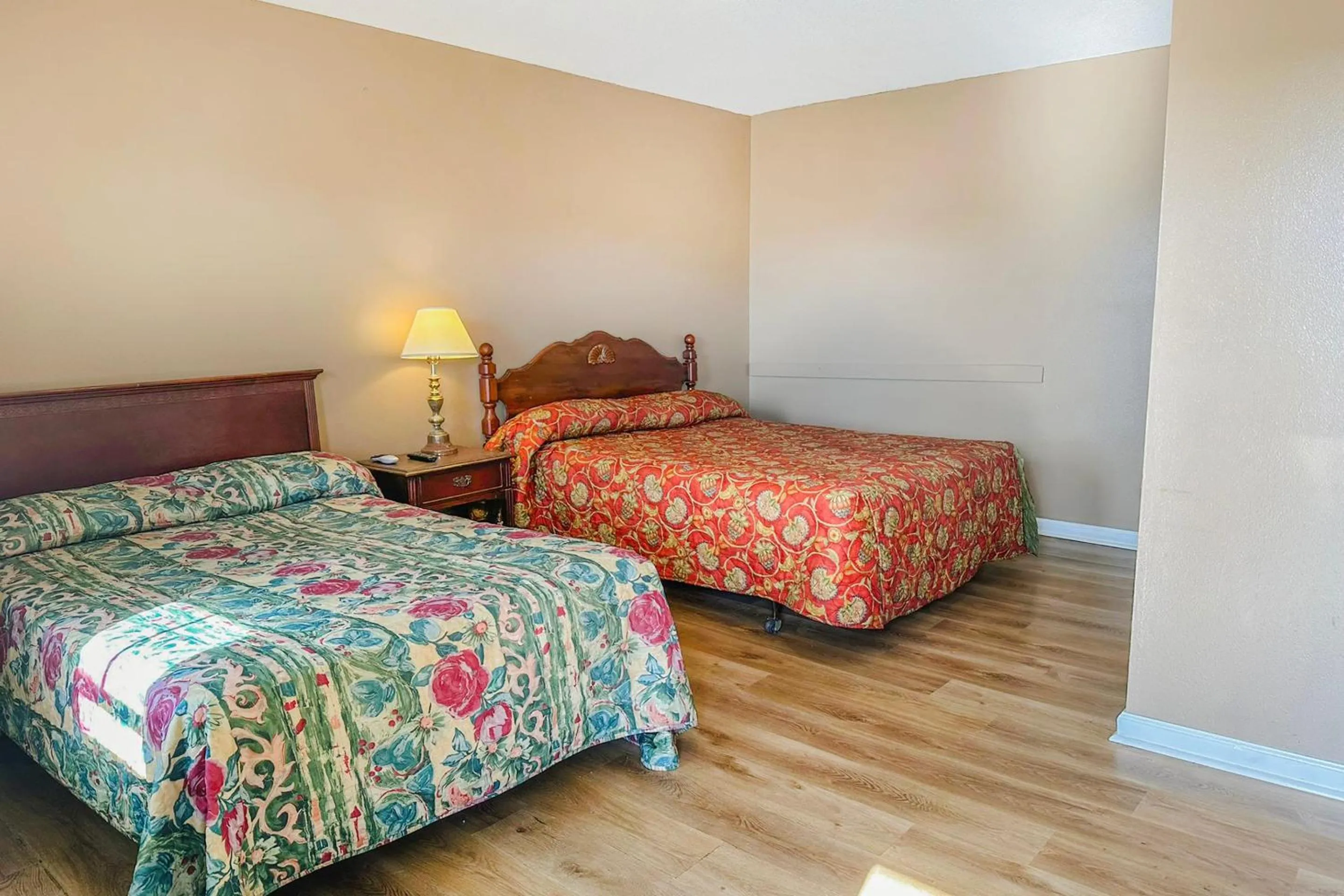 Premium 2 Queen Bed Smoking in Sparta Seven Motel By OYO near Milledgeville