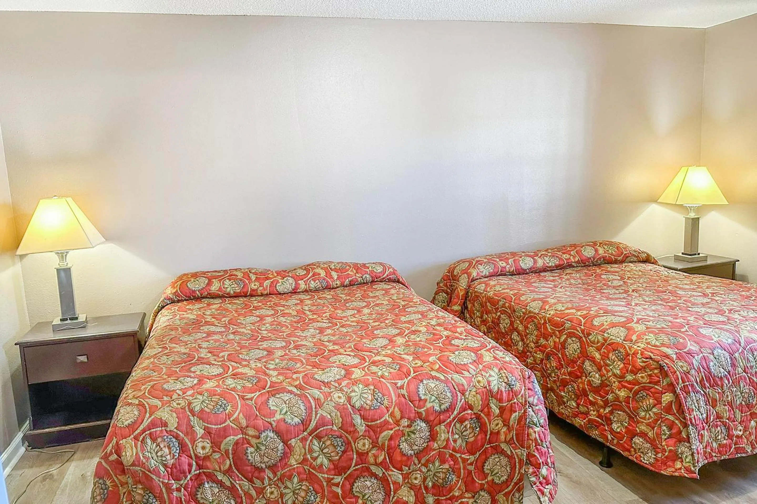 2 Queen Bed Smoking in Sparta Seven Motel By OYO near Milledgeville