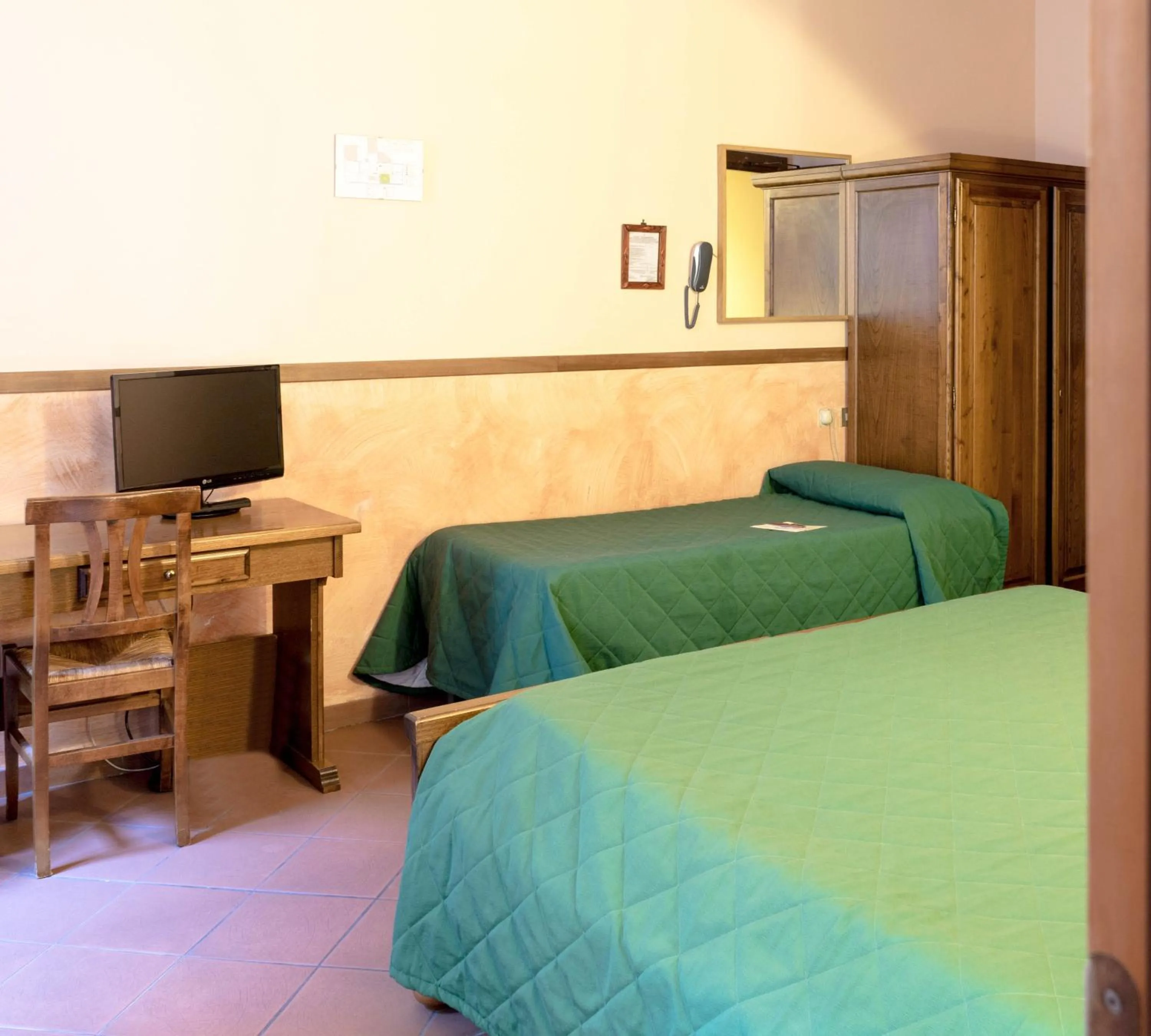 Triple Room in Hotel Monica