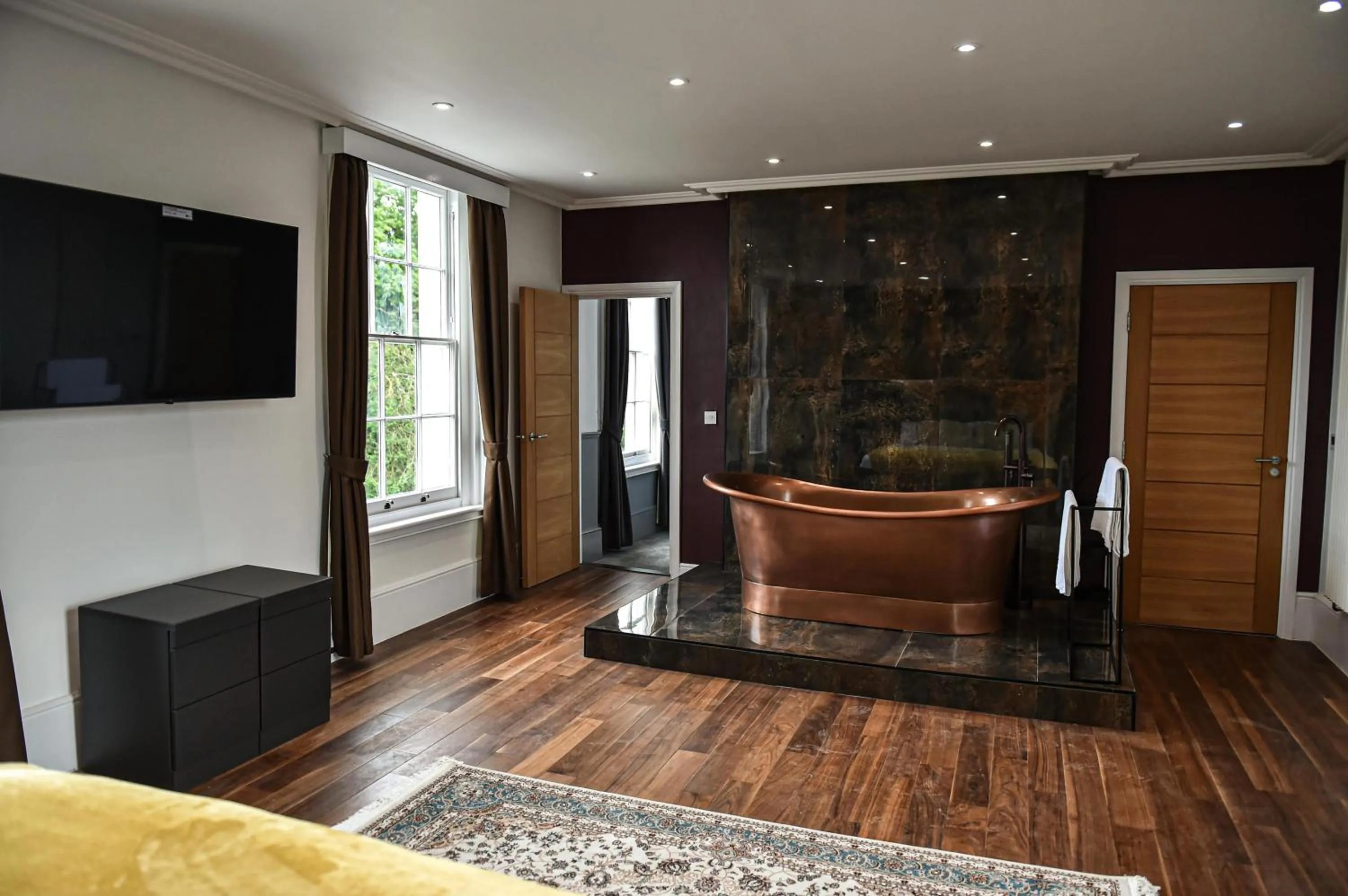 Apartment with Terrace in Victoria Colonnade Aparthotel