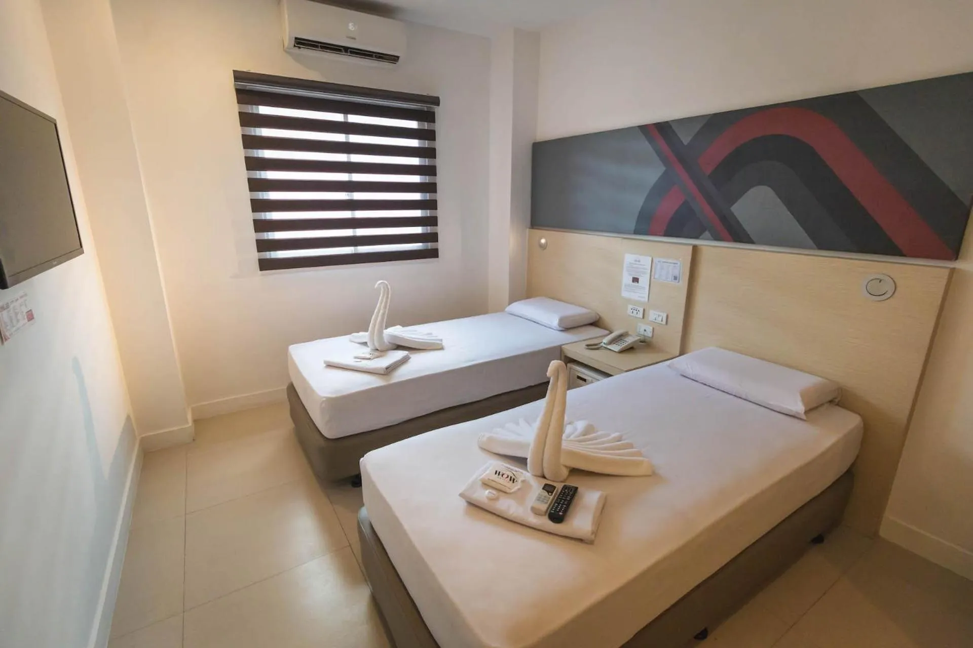 Deluxe Twin Room in Wow Budget Hotel Cubao