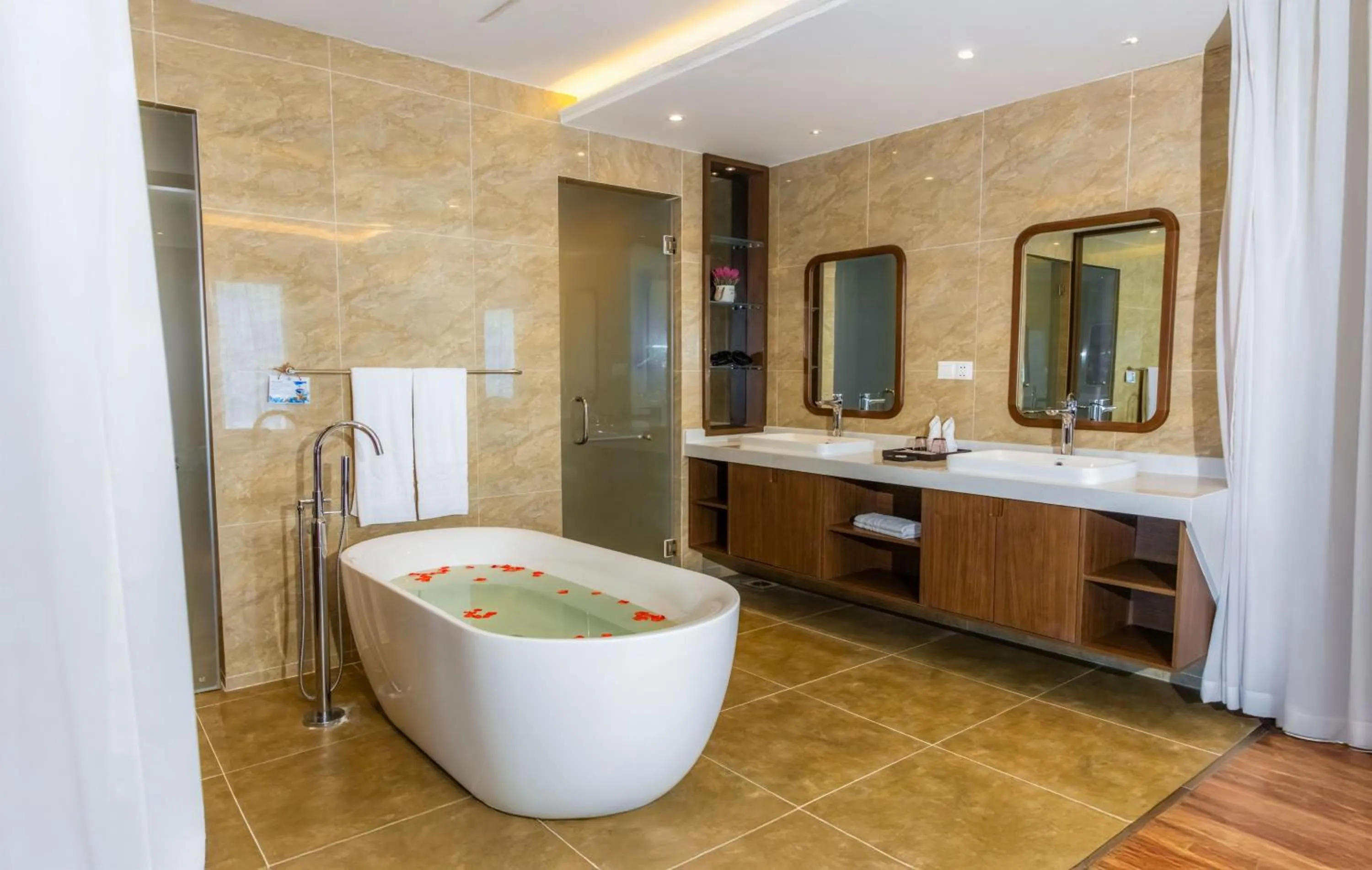 Suite with Balcony and Sea View in Vipol Mui Ne Hotel & Spa