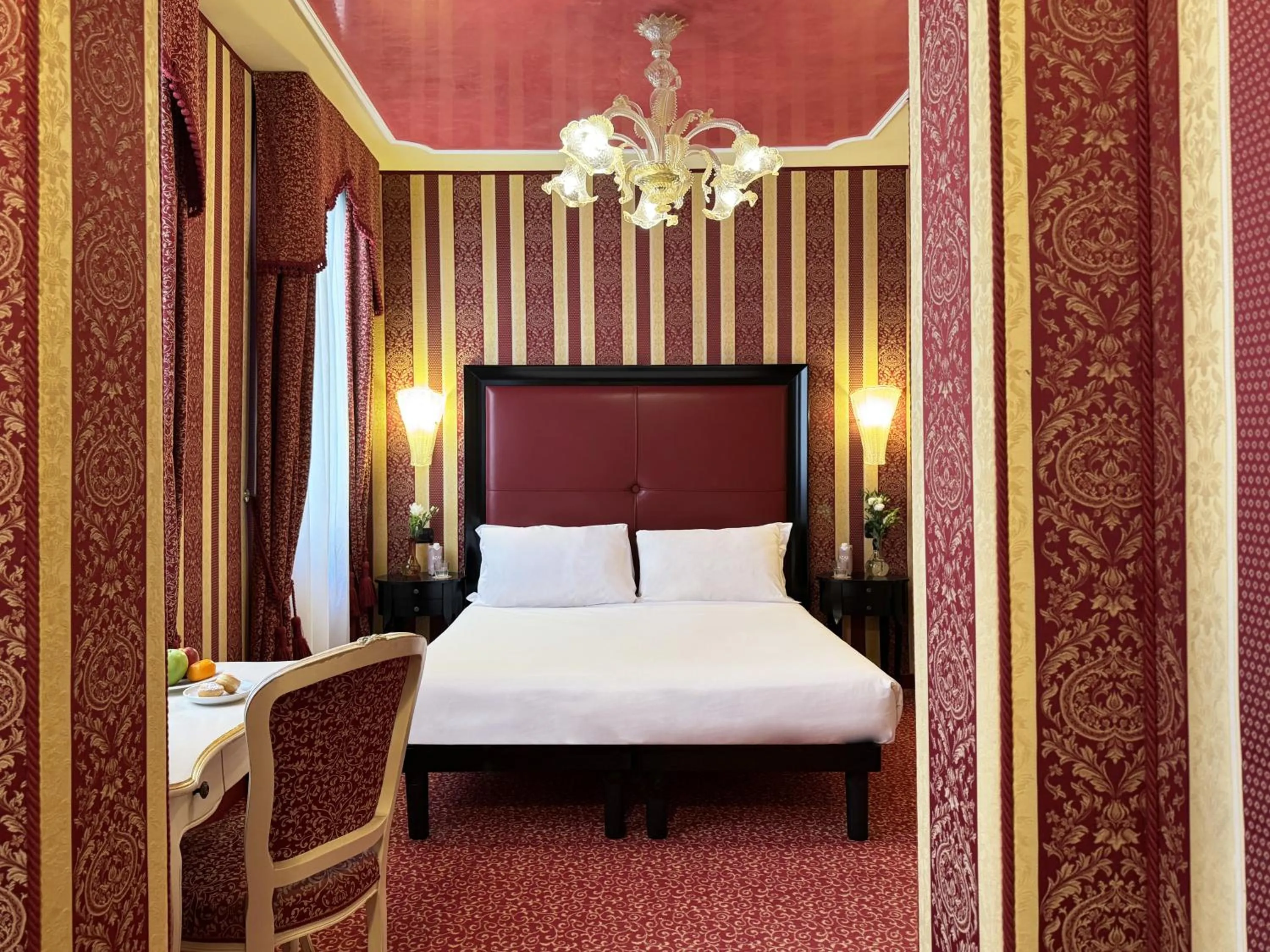 Superior Double Room with Canal View in Hotel Alcyone