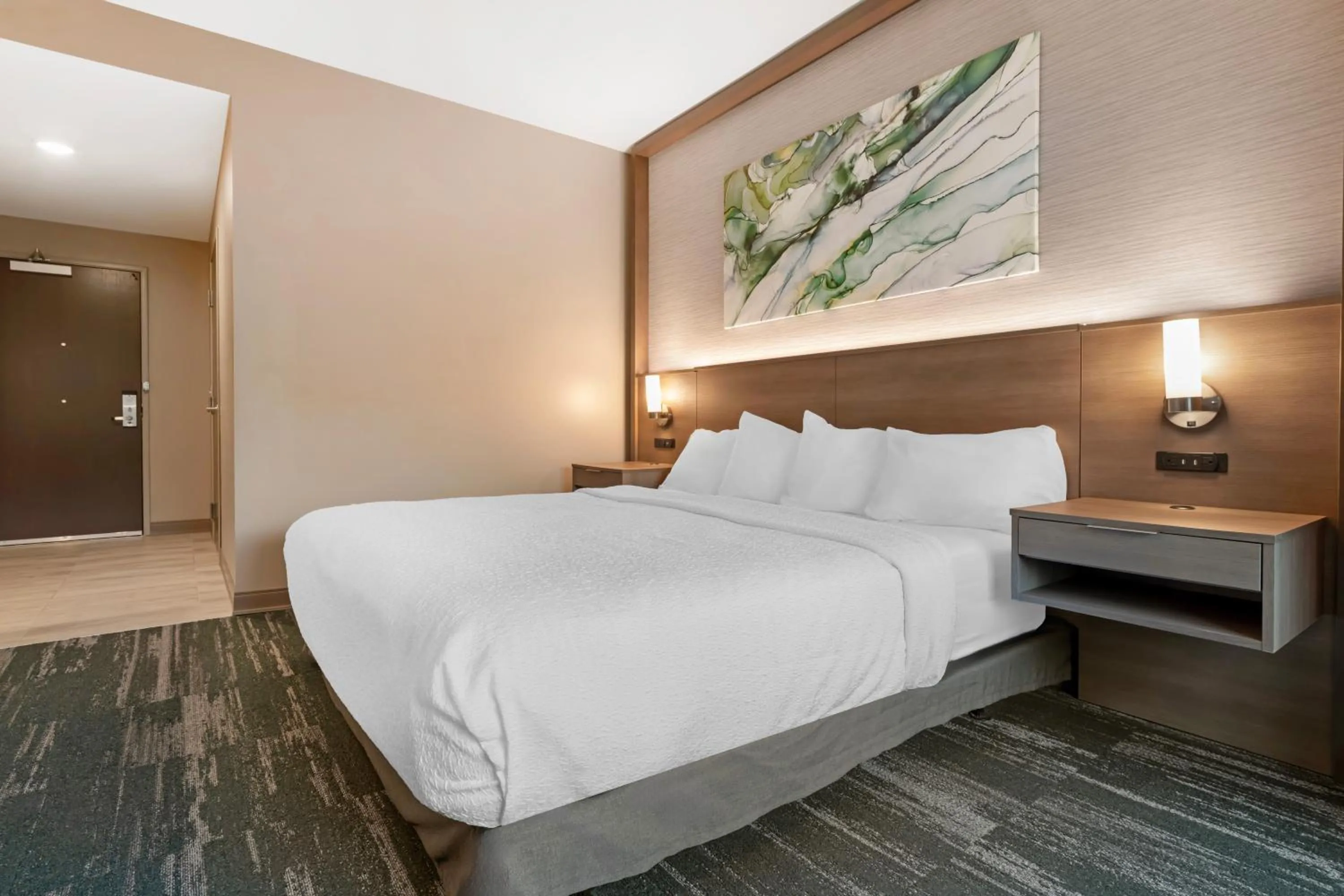 King Room with Roll-In Shower - Disability Access in Best Western Plus Grand Rapids MN