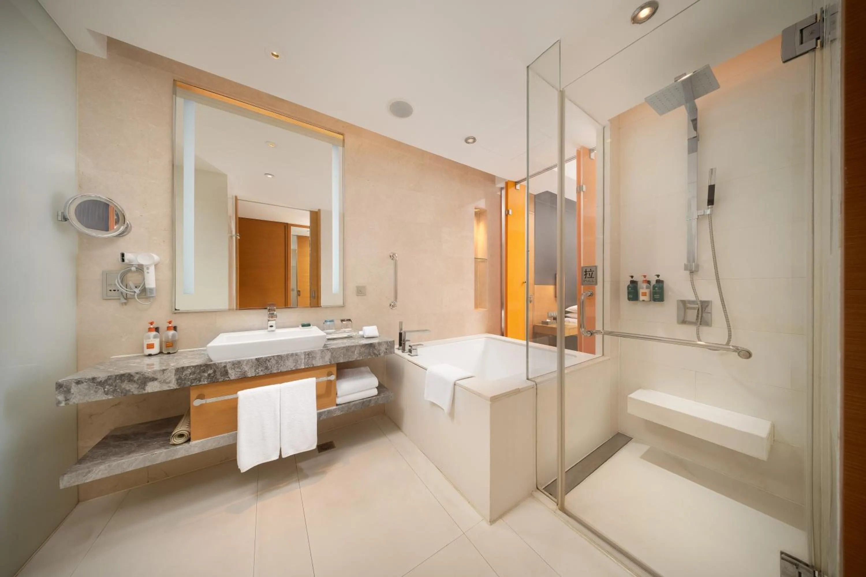 Premium King Room in Crowne Plaza Yangzhou by IHG