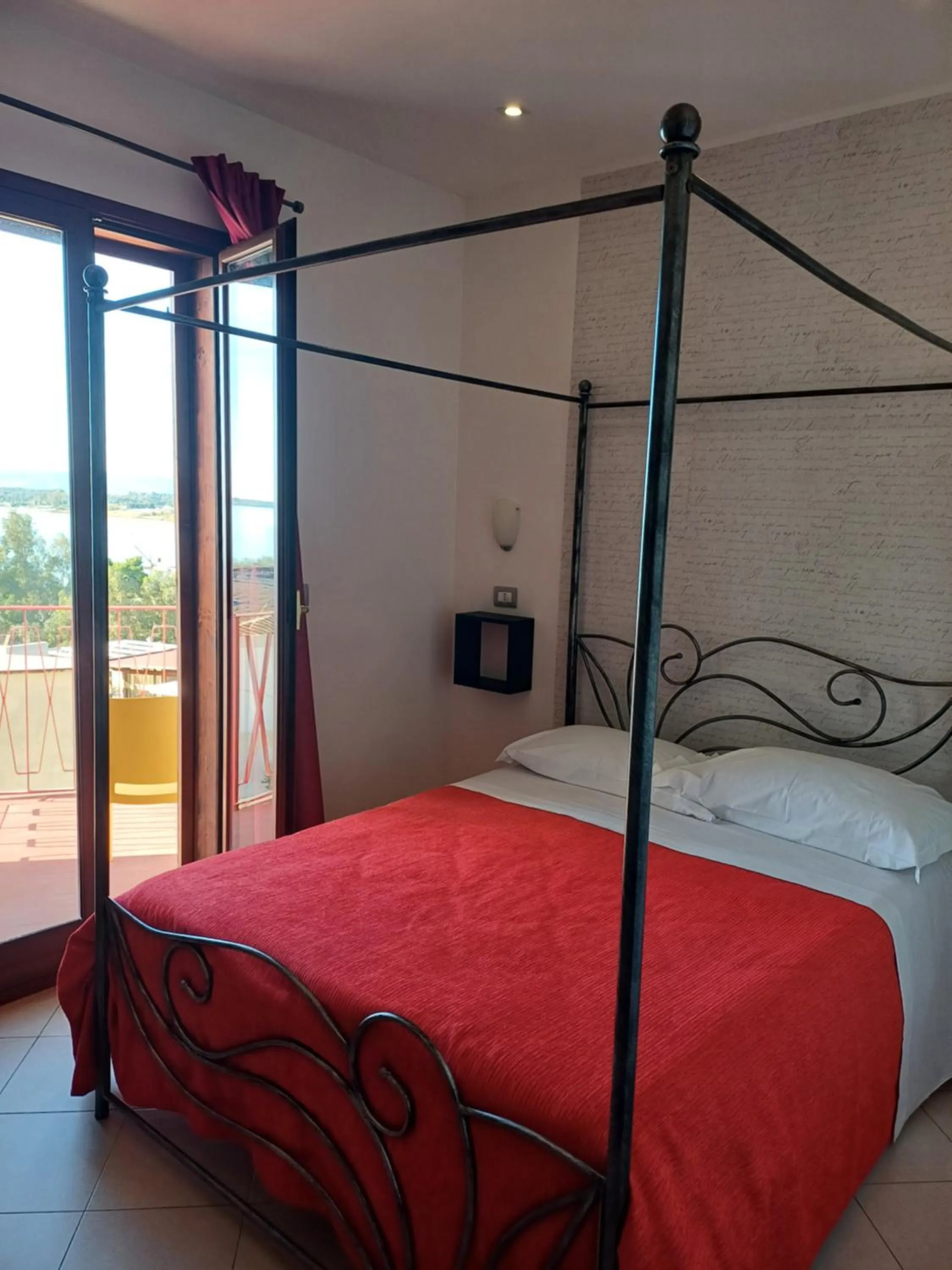 Double Room with Balcony and Sea View - single occupancy in Hotel Centrale