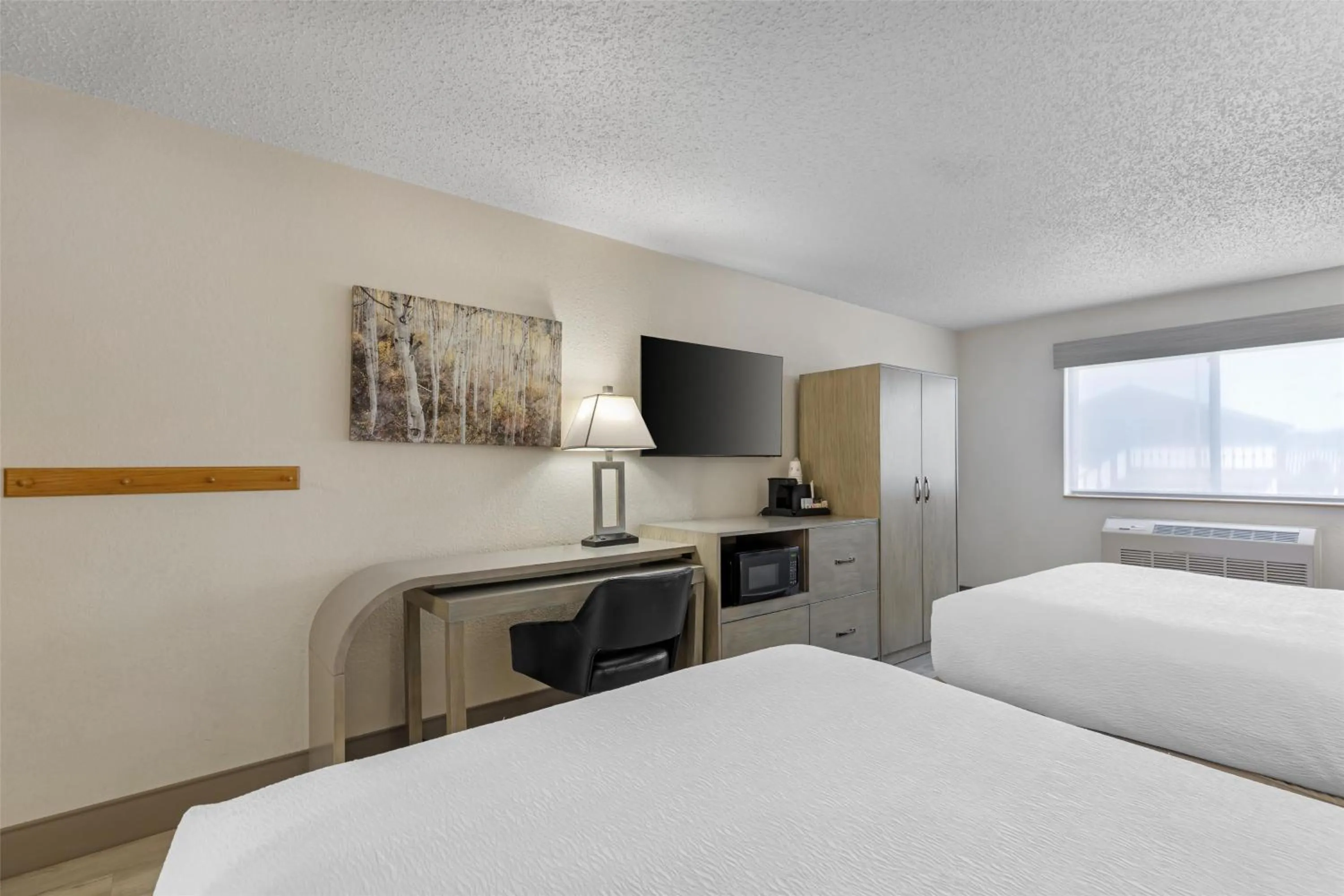 Queen Room with Two Queen Beds - Pet-Friendly/Non-Smoking in Best Western Alpenglo Lodge