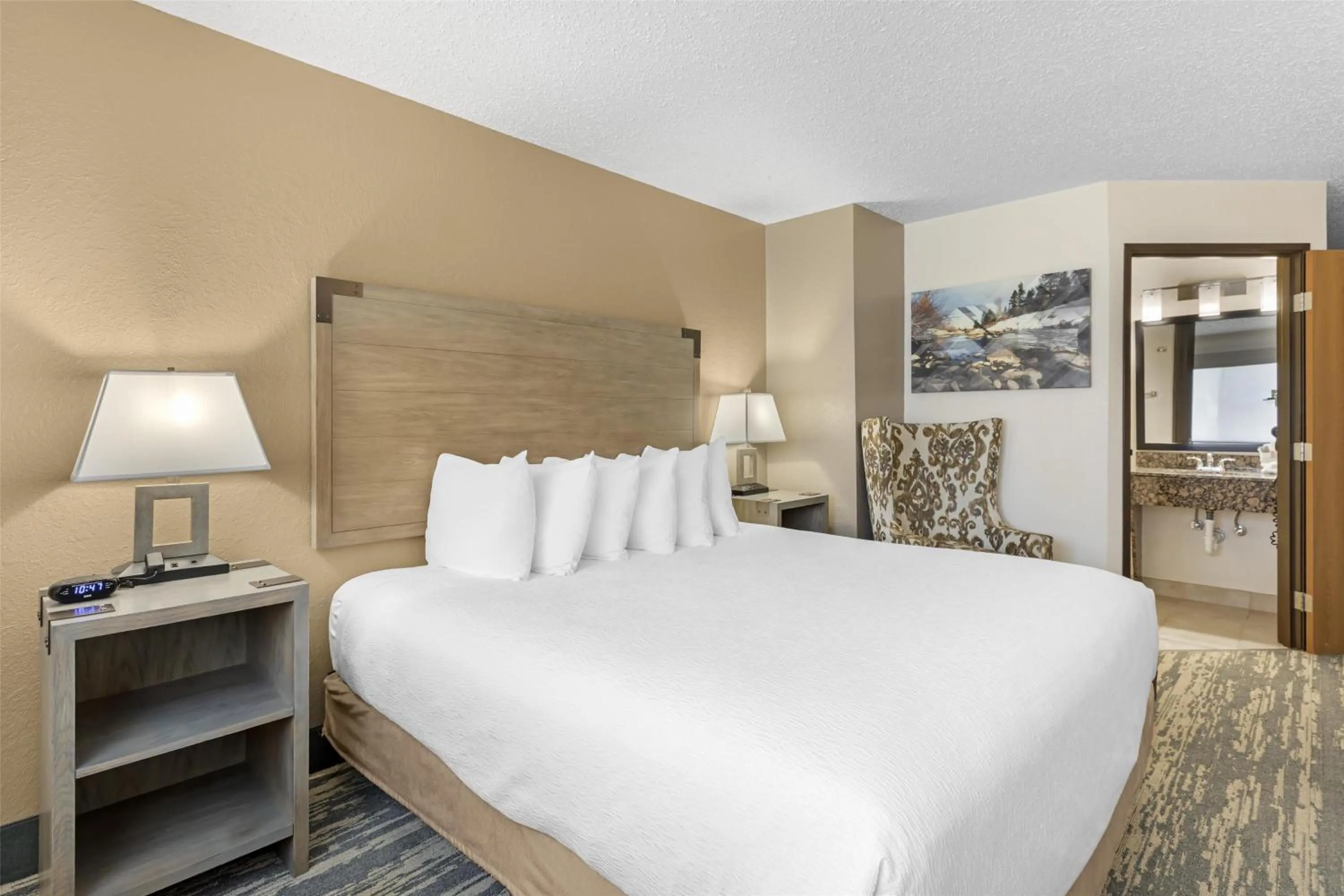 Deluxe King Room in Best Western Alpenglo Lodge