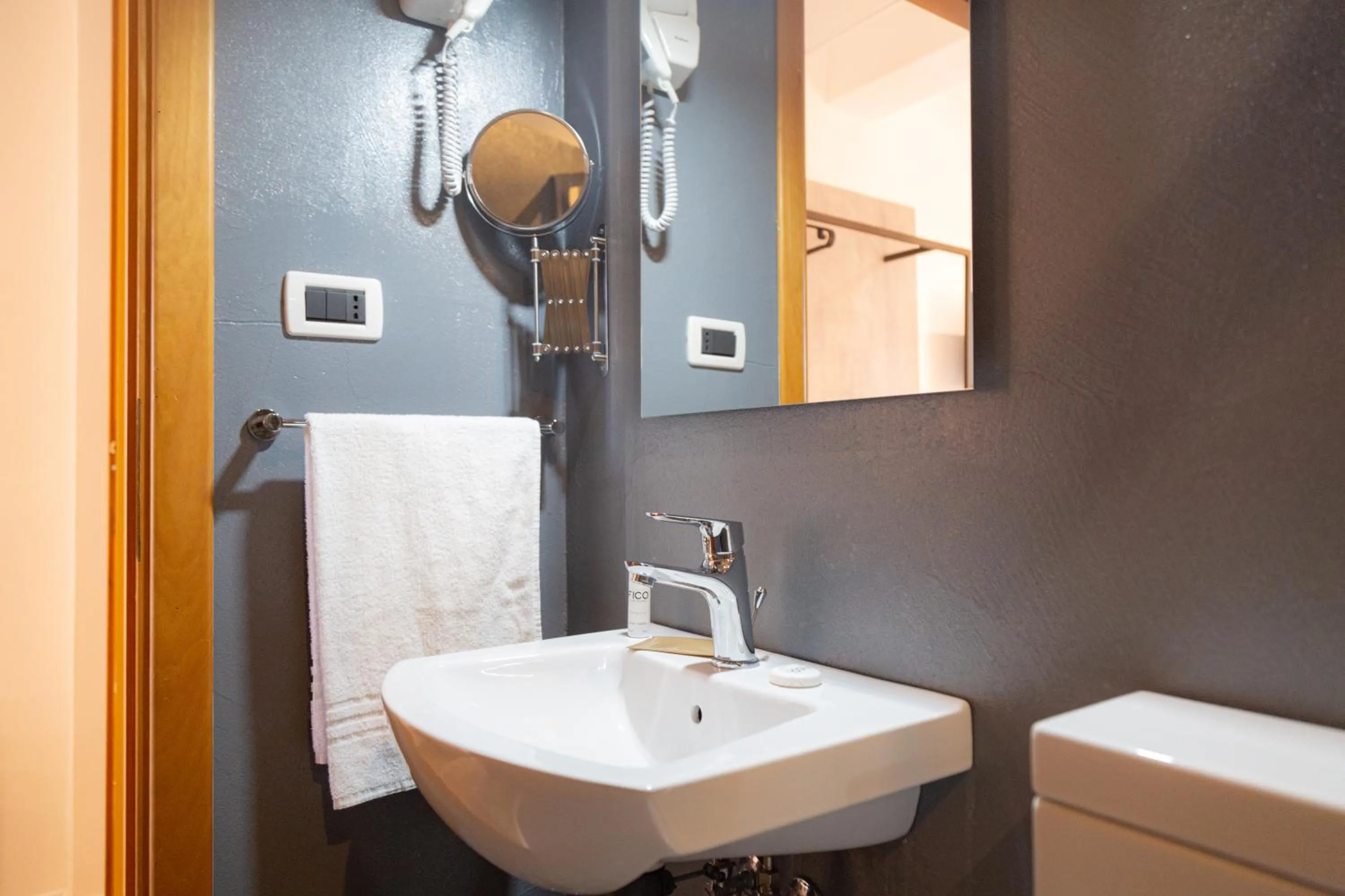 Single Room in Wave Hotel