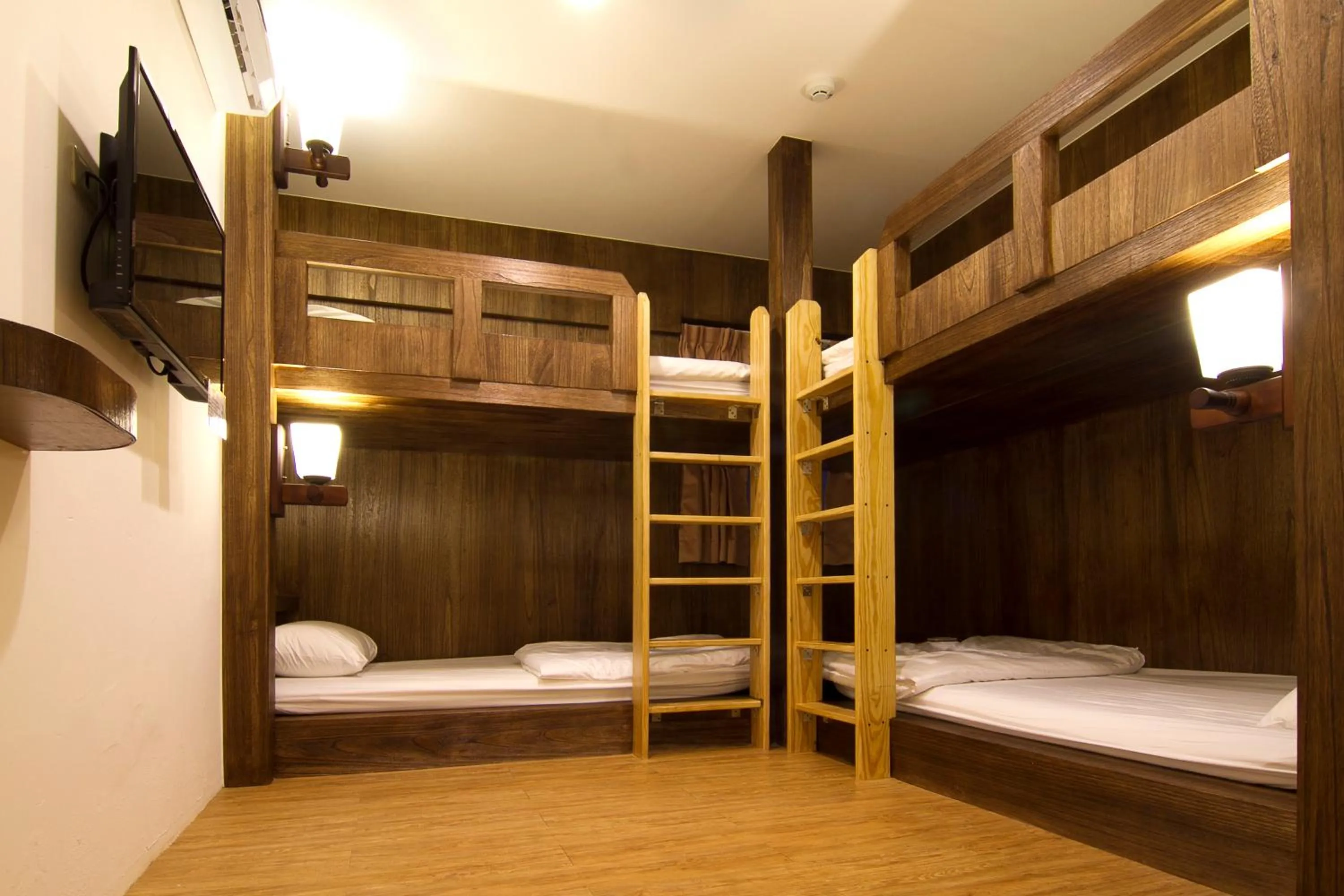 Classic Quadruple Room in Mr. Lobster’s Secret Den design hostel