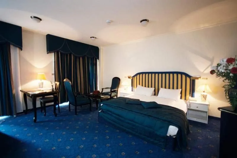 Deluxe Double or Twin Room with Balcony in Addar Hotel