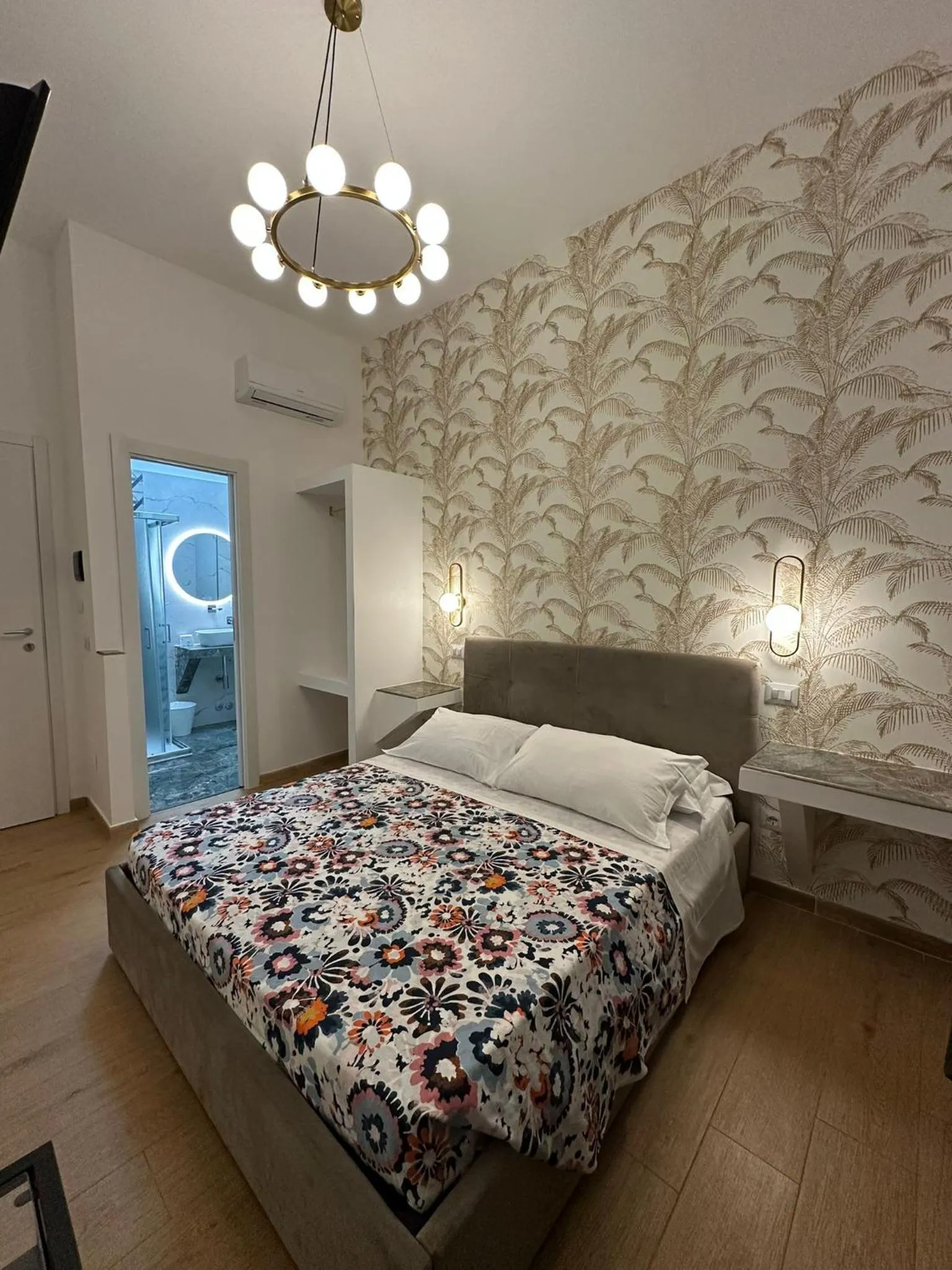 Superior Double Room in Hotel Lodi