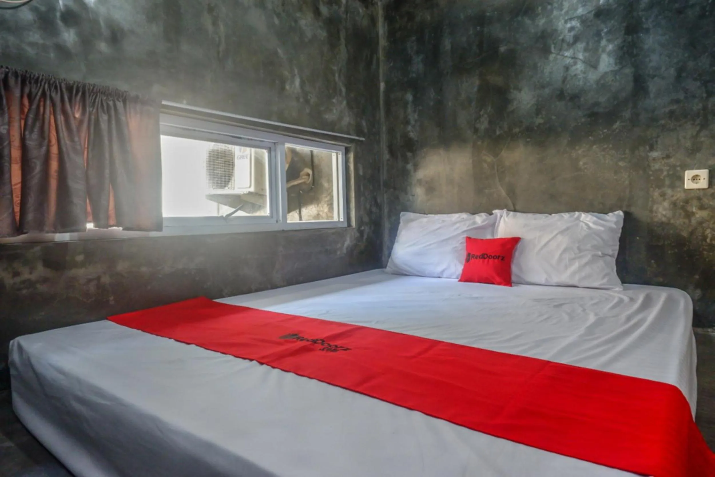 Standard Double Room in RedDoorz near Jumbo Mall Sragen