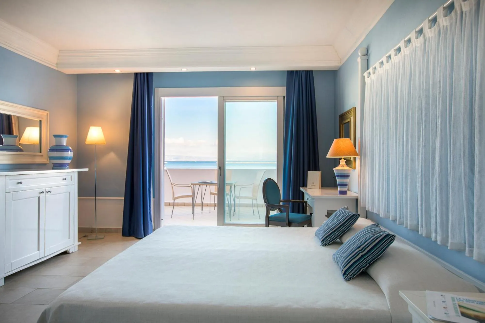 Deluxe Triple Room with Sea View in Lu' Hotel Riviera - Carloforte