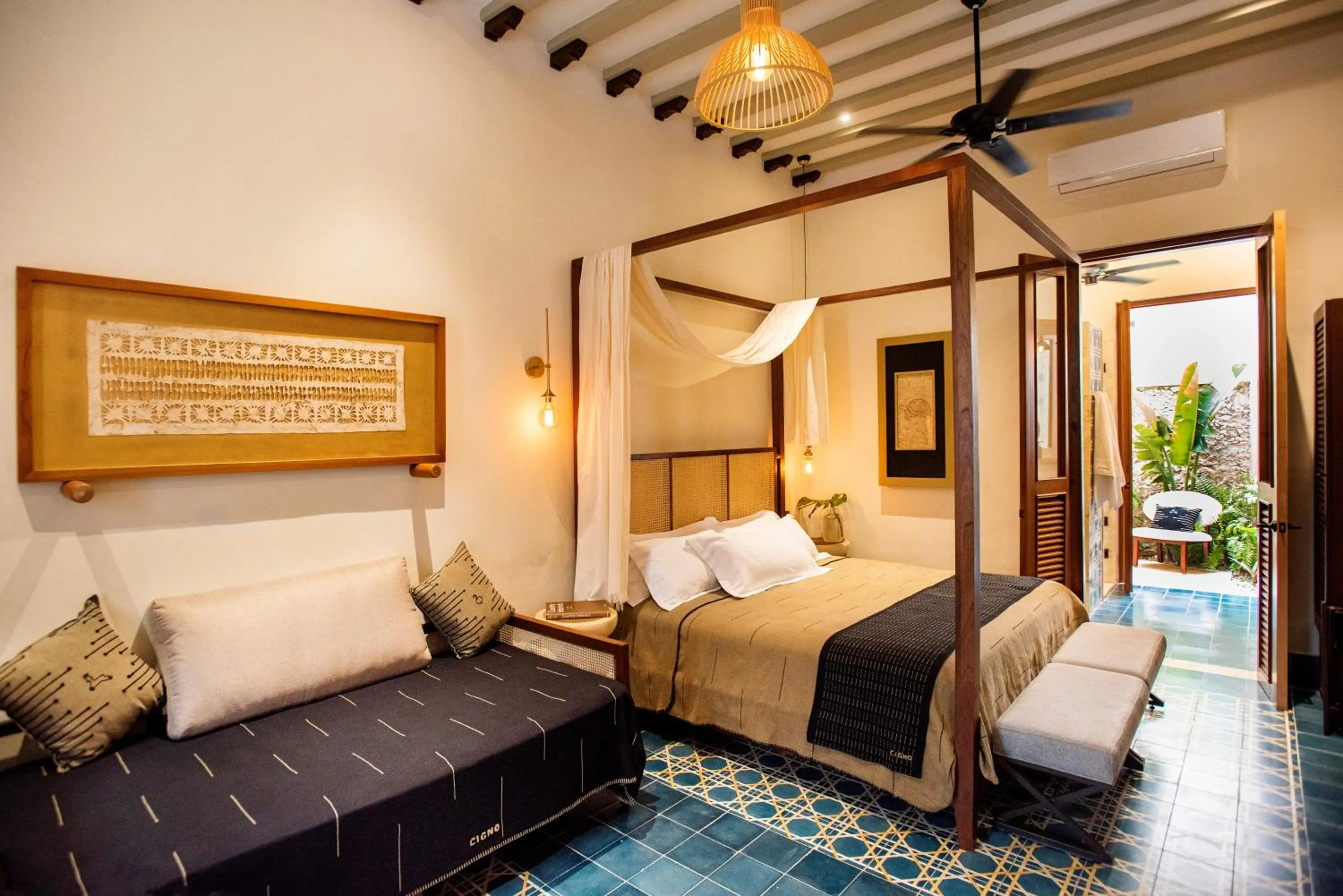 Partial Pool view Suite King in CIGNO HOTEL BOUTIQUE- Adults Only