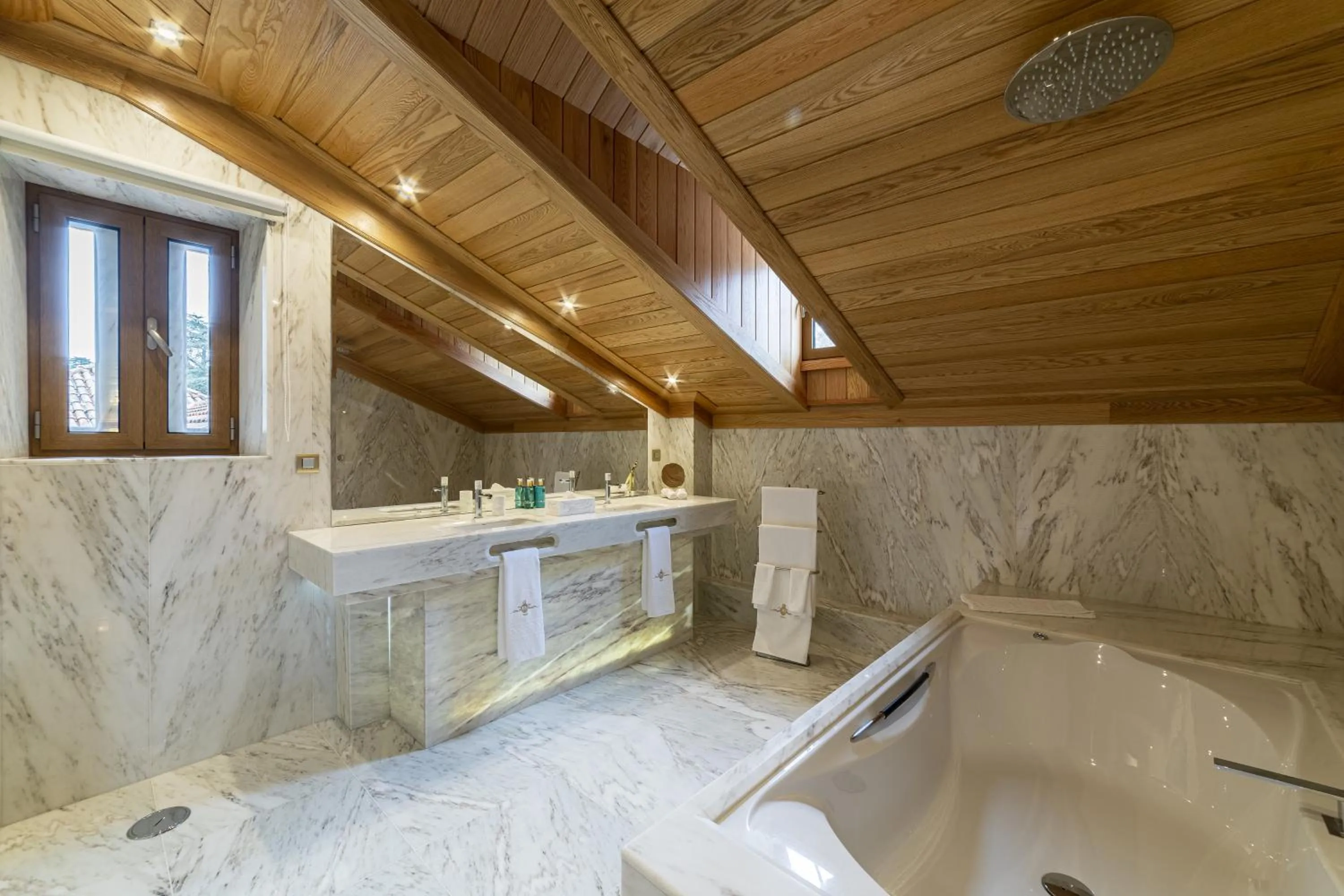 Deluxe Suite in Sintra Marmòris Camélia