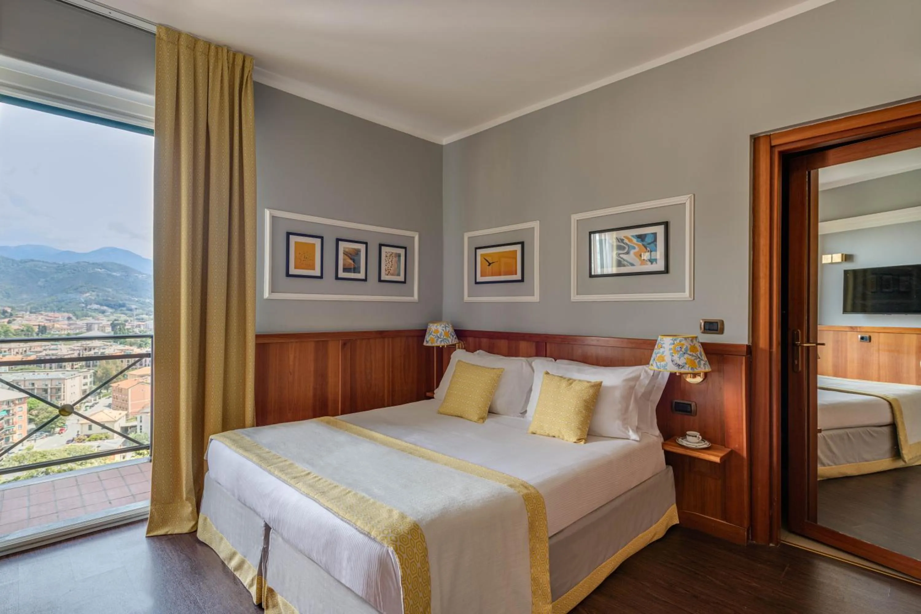 Standard Double or Twin Room with Balcony in Hotel Vis à Vis